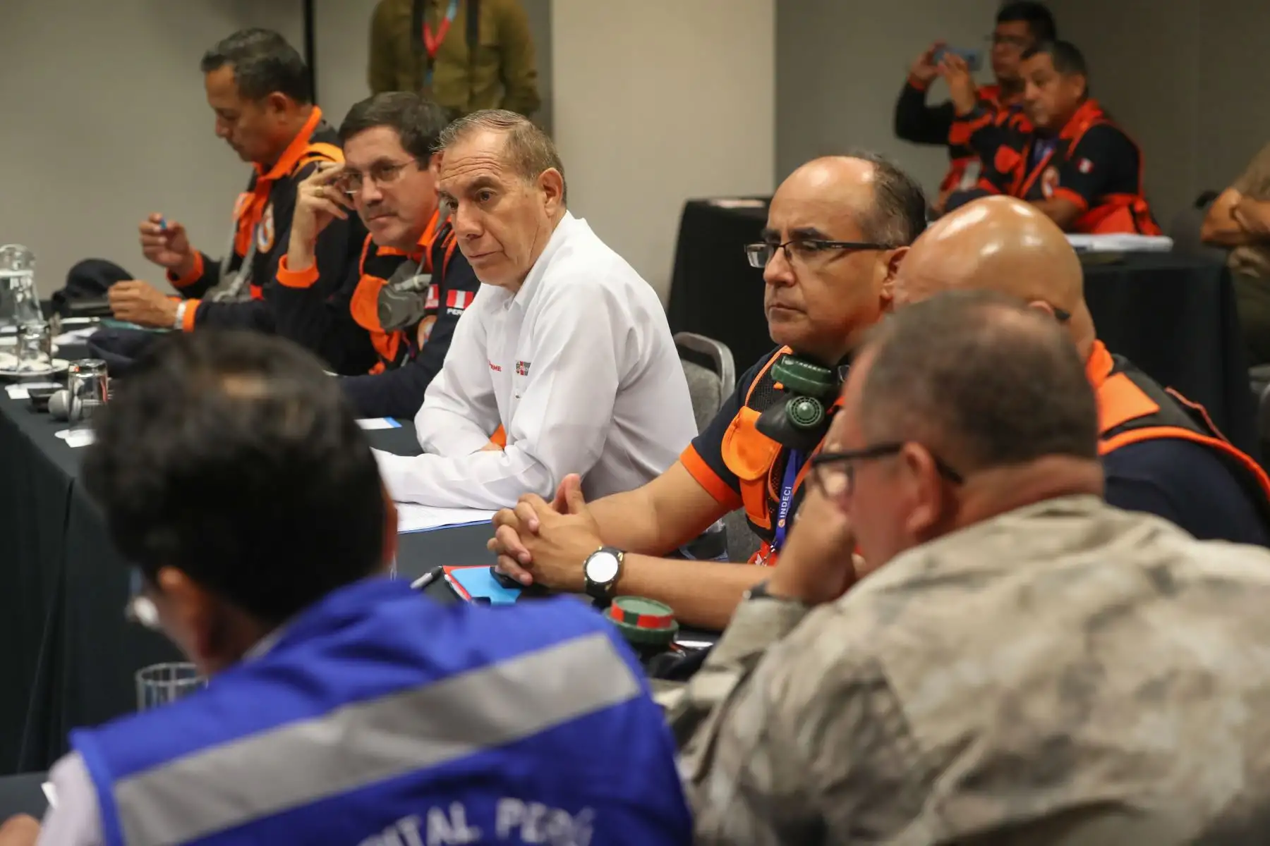 Ministro de Defensa, Walter Martos presidió reunión multisectorial en el aeropuerto Jorge Chavéz  ante el coronavirus.
Foto: Mindef
