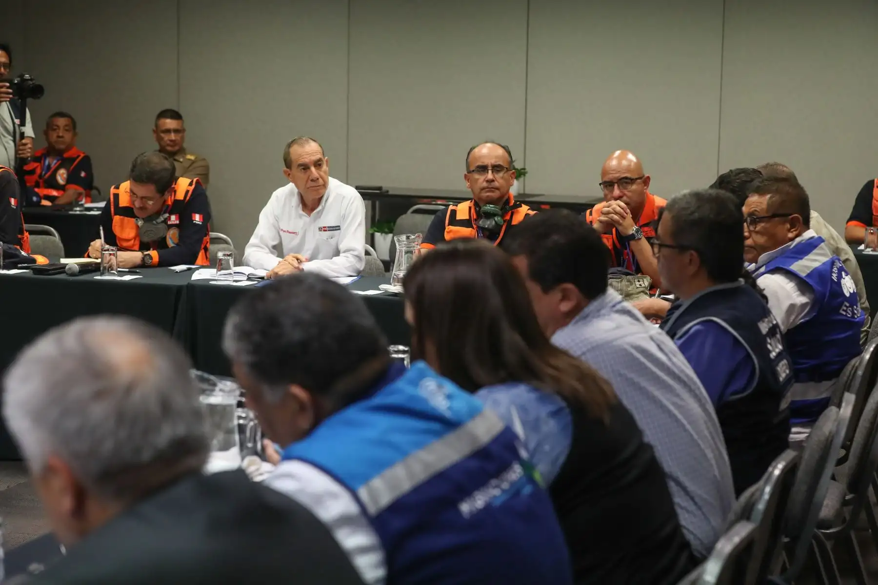 Ministro de Defensa, Walter Martos presidió reunión multisectorial en el aeropuerto Jorge Chavéz  ante el coronavirus.
Foto: Mindef