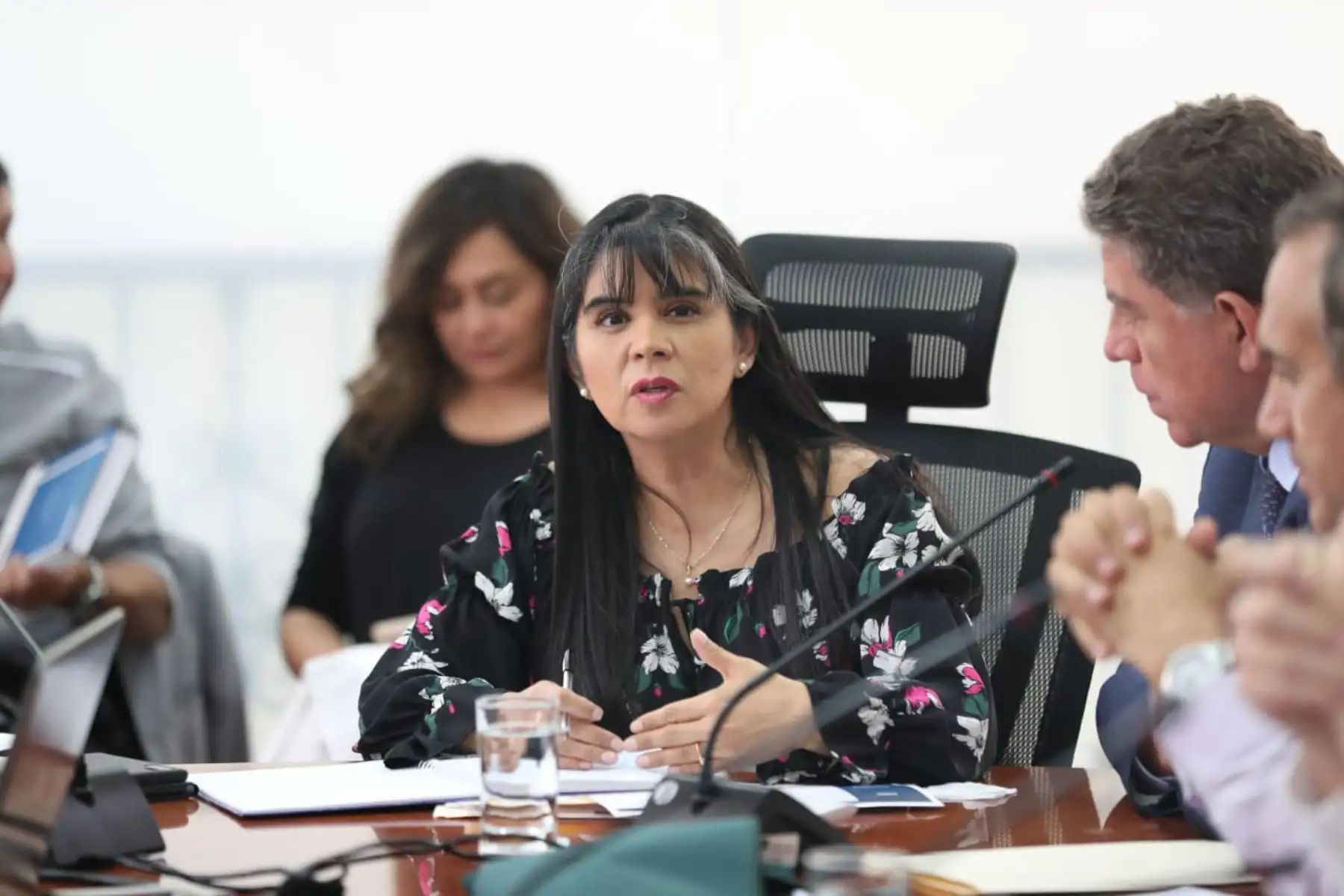 La Comisión Multisectorial de Alto Nivel contra el Coronavirus sostuvo una mesa técnica con los representantes de las aerolíneas que operan en el país, para evaluar facilidades a la ciudadanía ante la suspensión de vuelos a Europa y Asia.
Foto: PCM