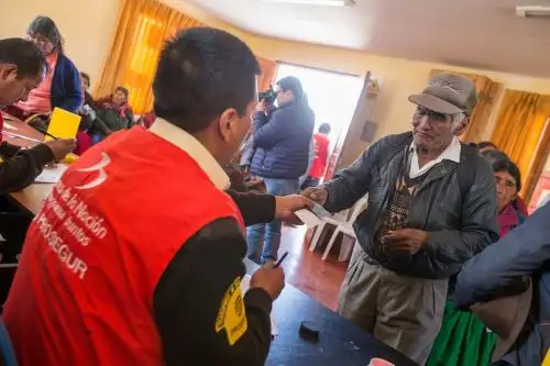 El Midis dispuso el doble pago a las usuarias y usuarios de los programas sociales Pensión 65 y Contigo, para evitar el contagio por exposición en colas o aglomeración de personas.