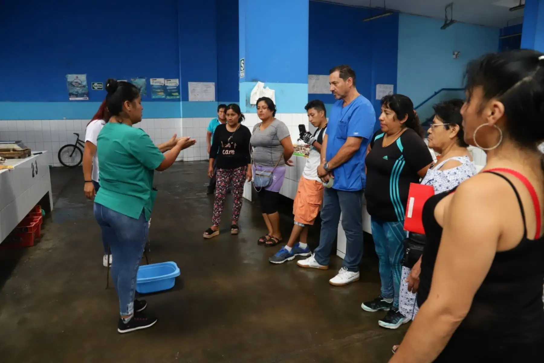 Con la finalidad de prevenir el contagio de coronavirus y otras enfermedades, la Municipalidad Provincial del Santa, a través del Centro Médico Municipal y el Órgano Desconcentrado de Salud Pública, intensificó su campaña de lavado de manos en diferentes zonas de la ciudad de Chimbote.