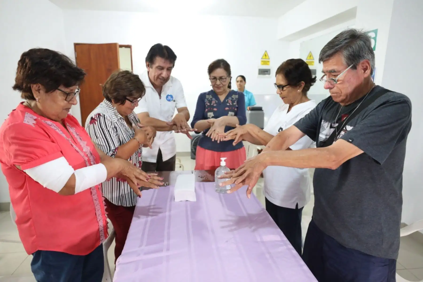 Coronavirus: EsSalud implementa plan para cuidado de adultos mayores en todo el país