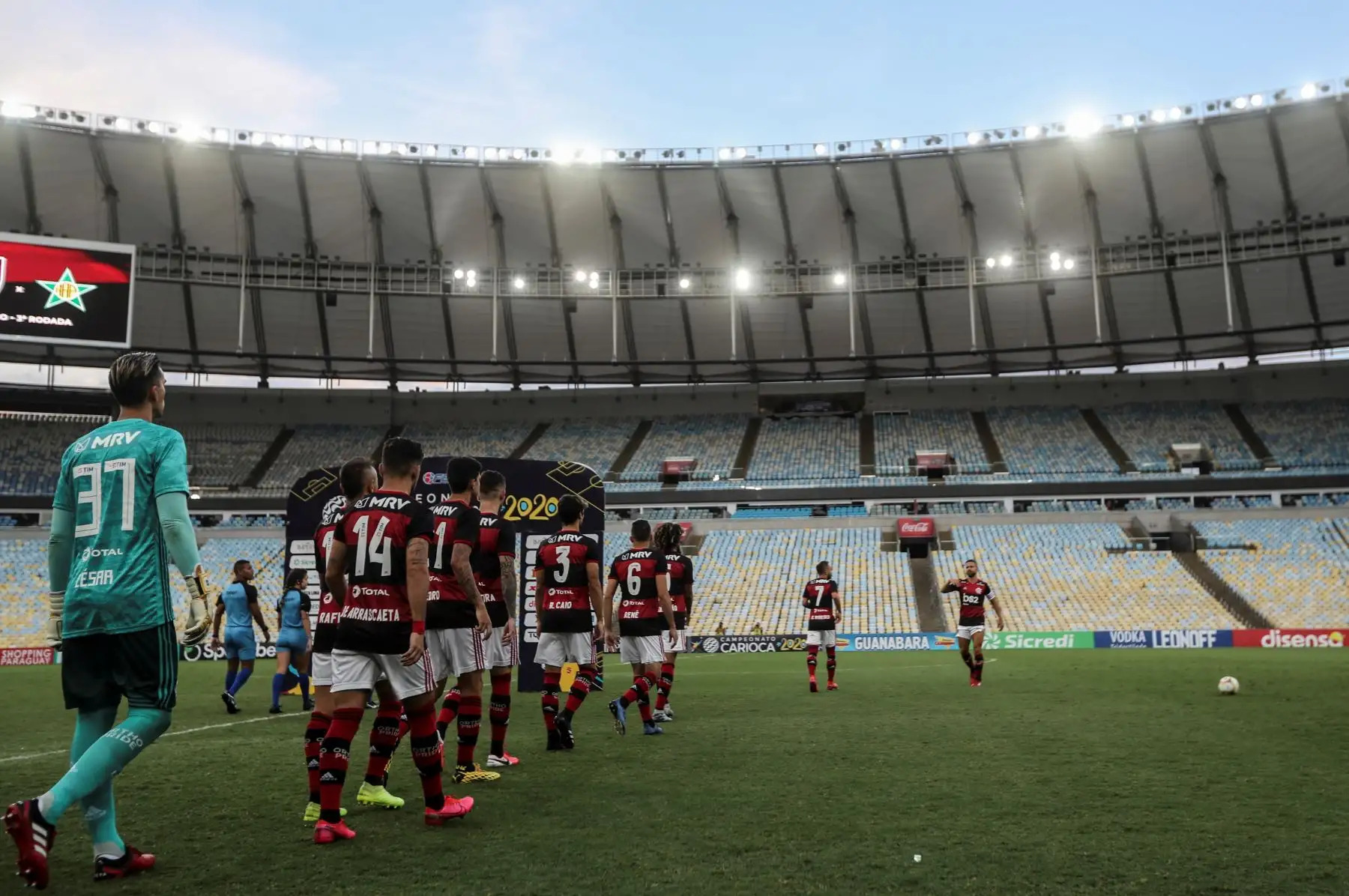 Los partidos de fútbol  en la mayoría de estadios brasileños, incluyendo Río de Janeiro y Sao Paulo, serán una puerta cerrada ante el temor de que la gran concentración de público facilite la expansión del coronavirus en Brasil.
Foto: EFE