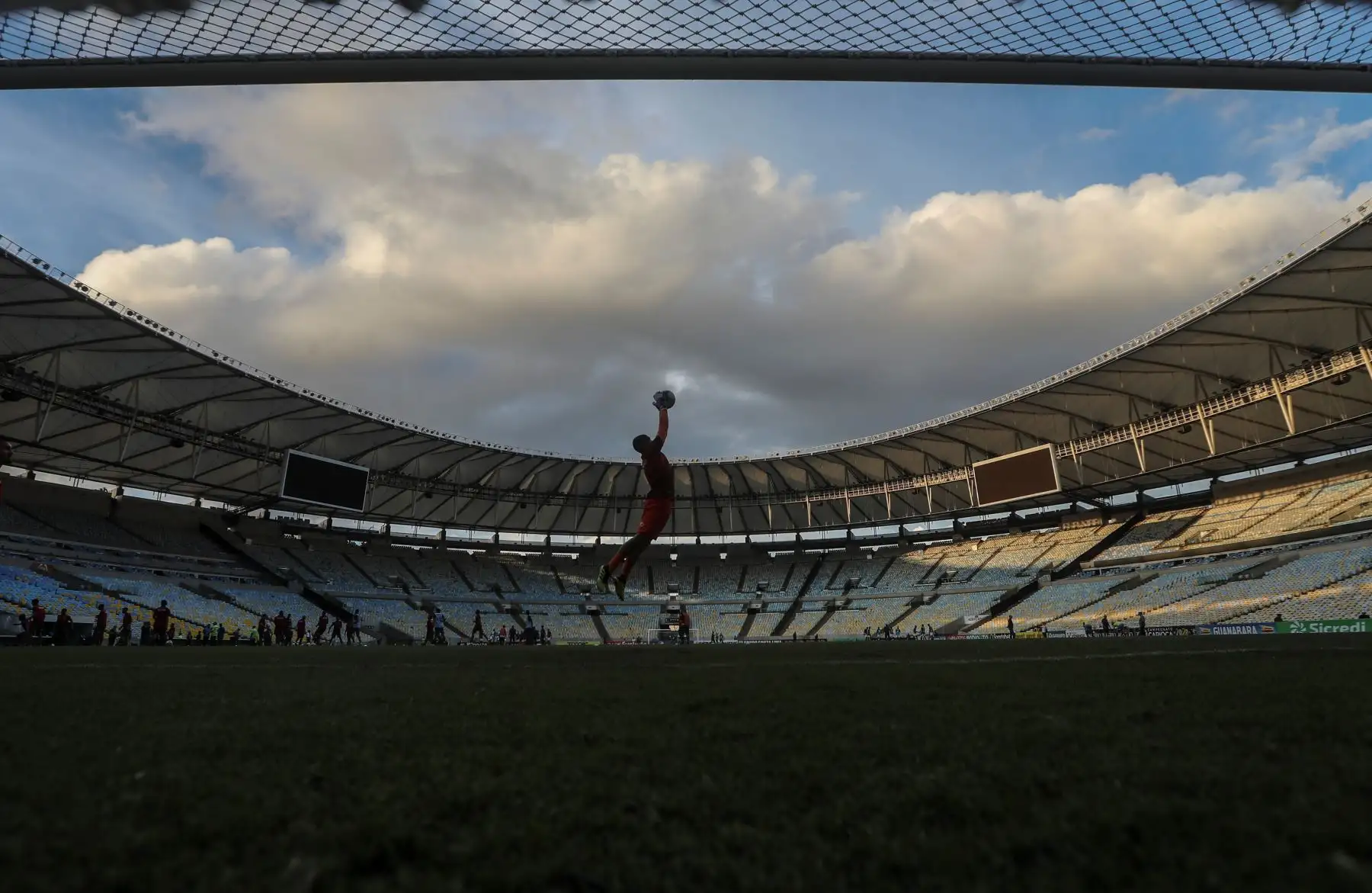 Los partidos de fútbol  en la mayoría de estadios brasileños, incluyendo Río de Janeiro y Sao Paulo, serán una puerta cerrada ante el temor de que la gran concentración de público facilite la expansión del coronavirus en Brasil.
Foto: EFE
