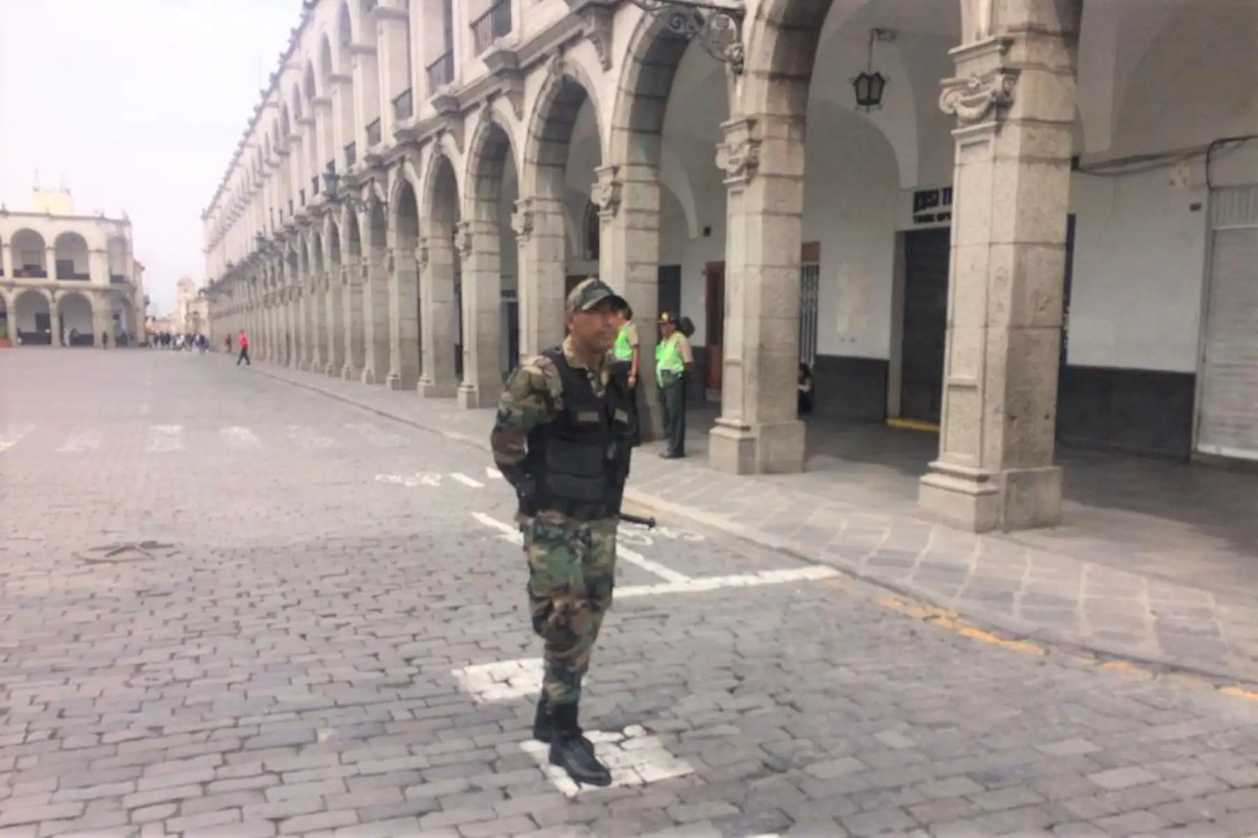 Fuerzas del orden toman el control de la ciudad de Arequipa, pese a que varios pobladores se resisten a acatar las medidas restrictivas adoptadas para enfrentar el coronavirus. ANDINA/Difusión
