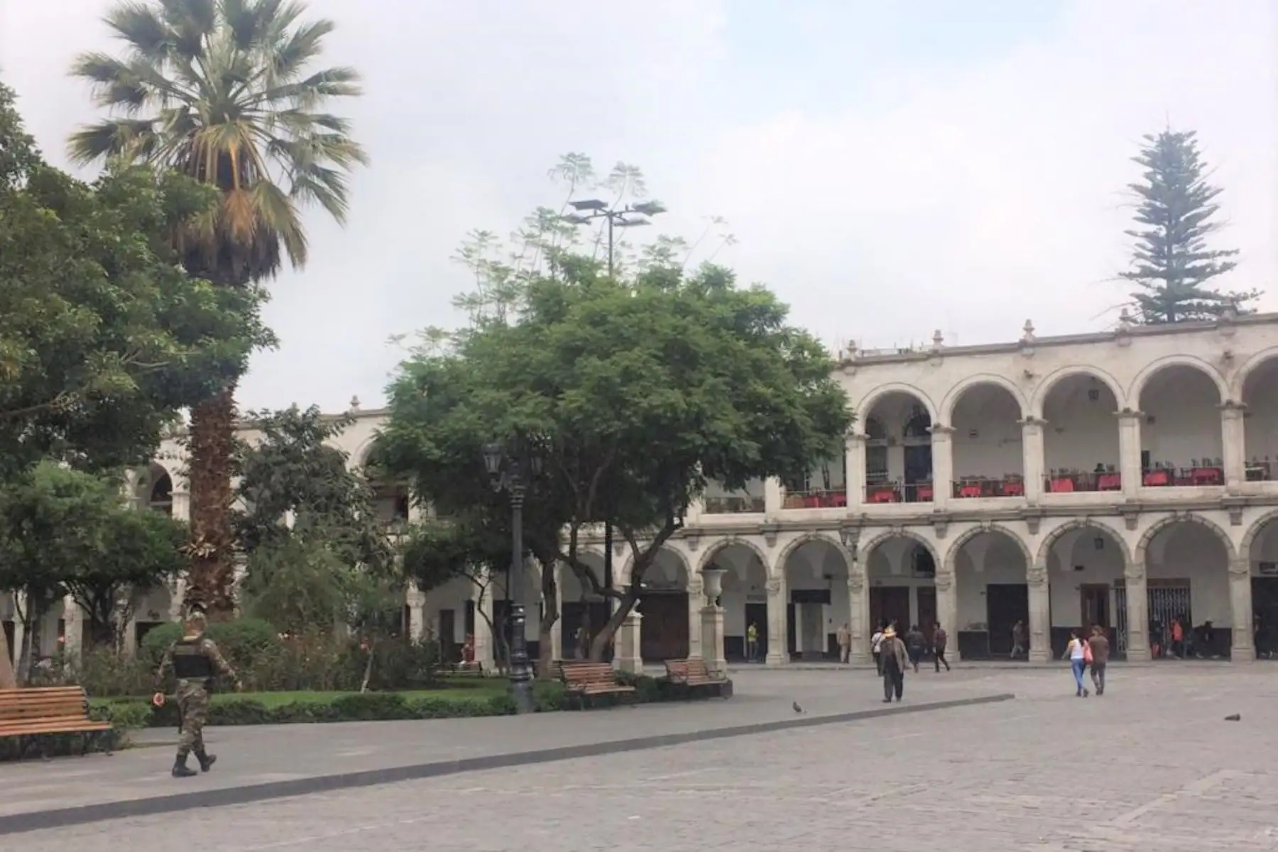 Fuerzas del orden toman el control de la ciudad de Arequipa, pese a que varios pobladores se resisten a acatar las medidas restrictivas adoptadas para enfrentar el coronavirus. ANDINA/Difusión