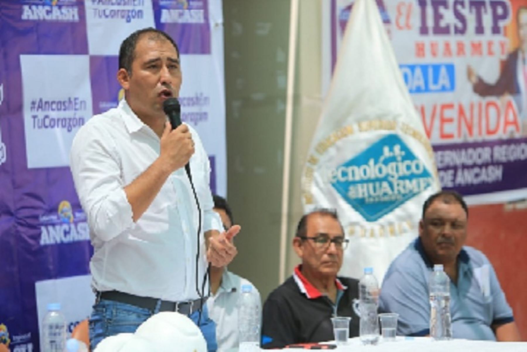 El gobernador regional de Áncash, Juan Carlos Morillo, invocó a la población a mantener la calma ante el coronavirus y acatar el aislamiento social.