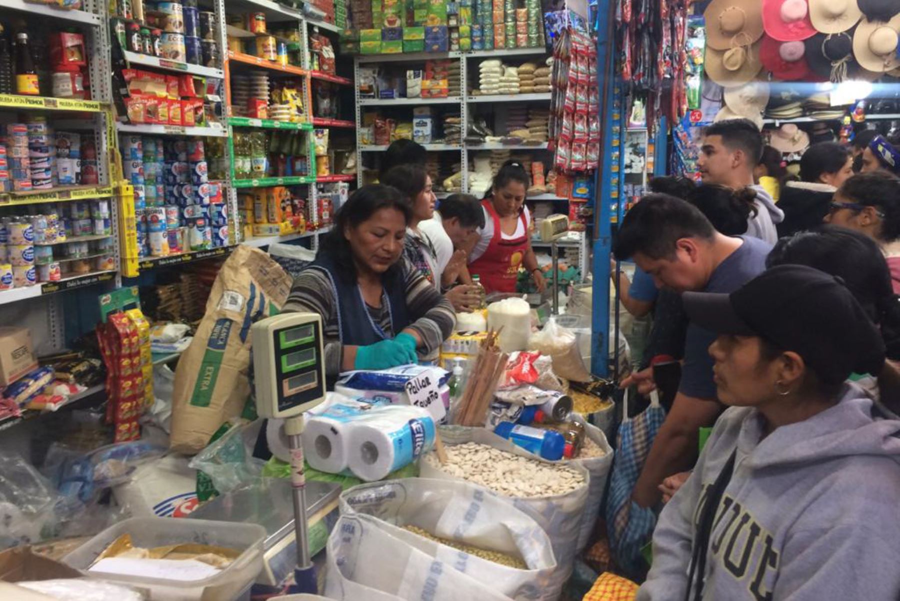 El mercado San Camilo, el más antiguo de la ciudad de Arequipa, atenderá de 6:00 a 17:00 horas mientras dure el estado de emergencia nacional.