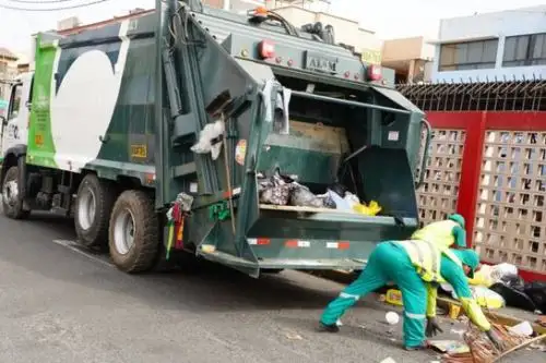 "Estamos en una emergencia sanitaria y no queremos complicarla con otra emergencia más", afirmó la ministra del Ambiente, Fabiola Muñoz, al garantizar el recojo de residuos sólidos.