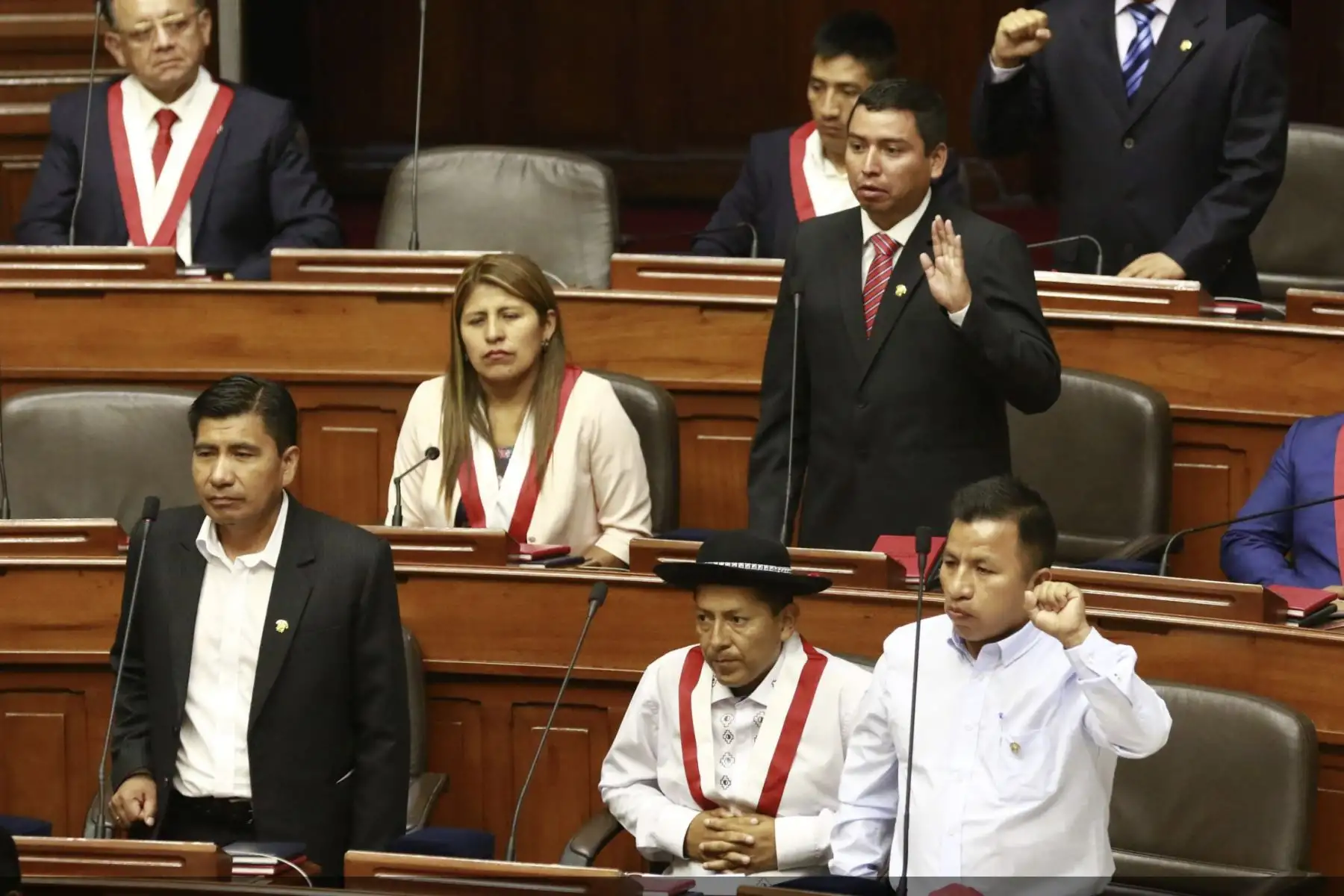 Juramentan los congresistas electos en tres bloques, según la fórmula de juramentación declarada. Foto: ANDINA/Difusión