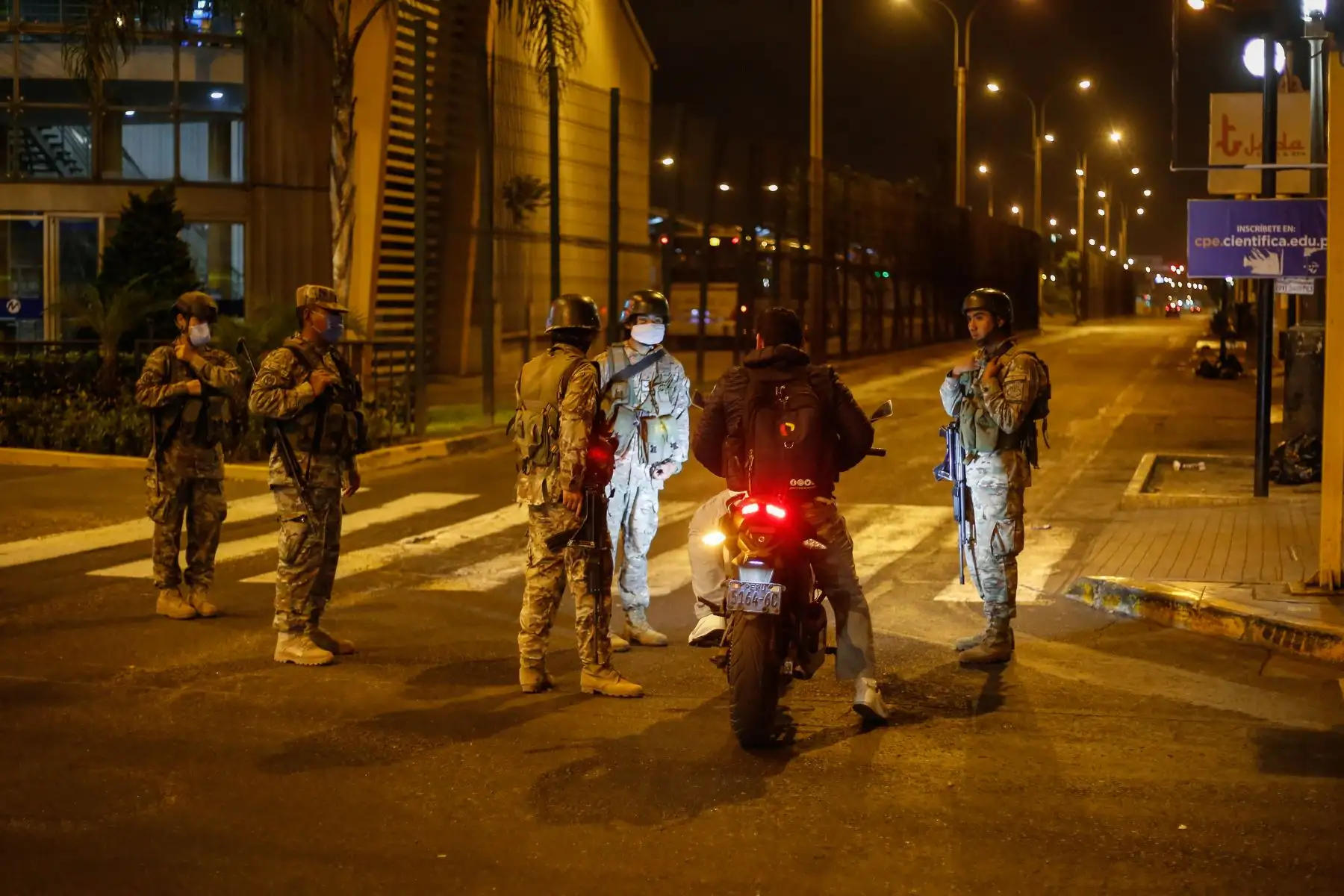 Fuerzas Armadas, resguardan el orden tras la declaratoria del estado de emergencia. Foto: ANDINA/Renato Pajuelo