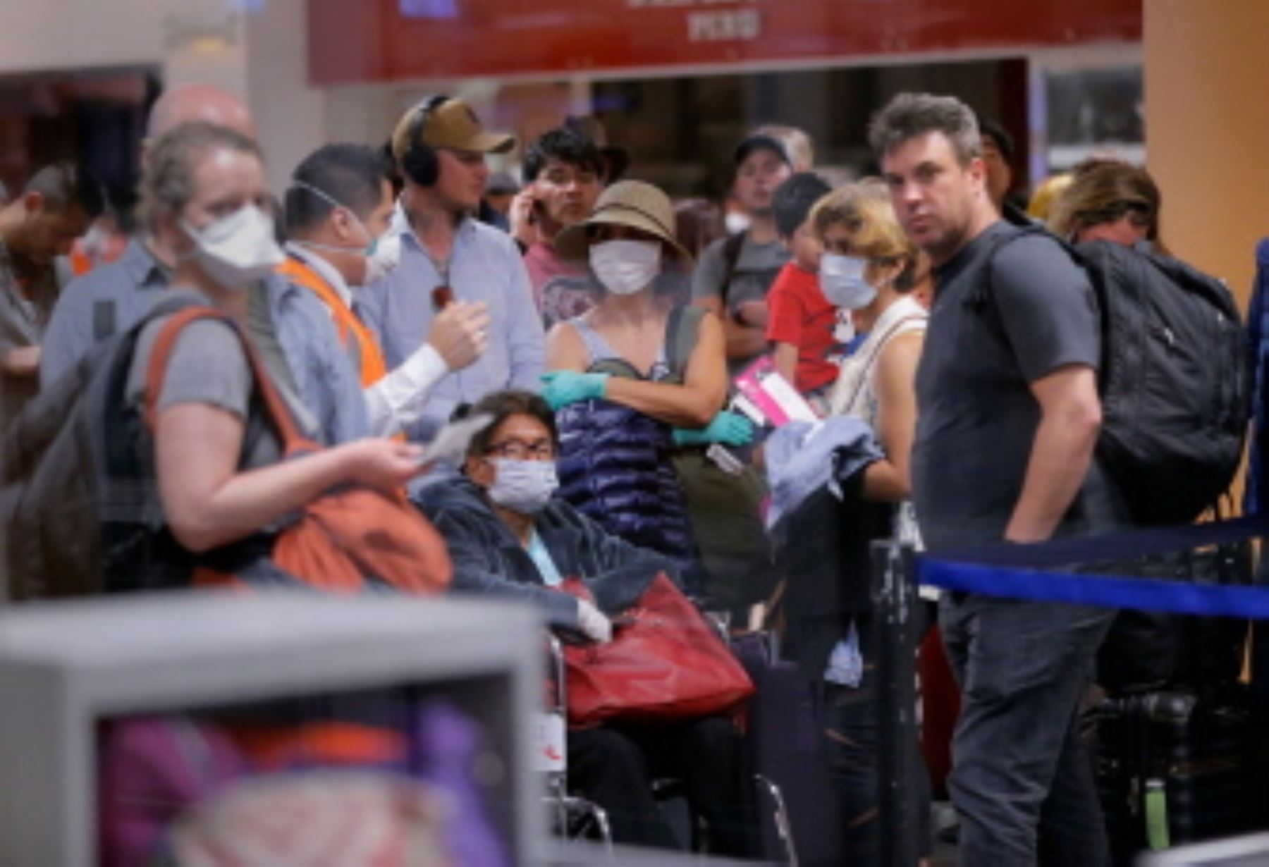 El Ejecutivo evalúa una solución para los pasajeros varados en el aeropuerto Jorge Chávez que urgen realizar vuelos nacionales. También para los ciudadanos extranjeros. Foto: AFP