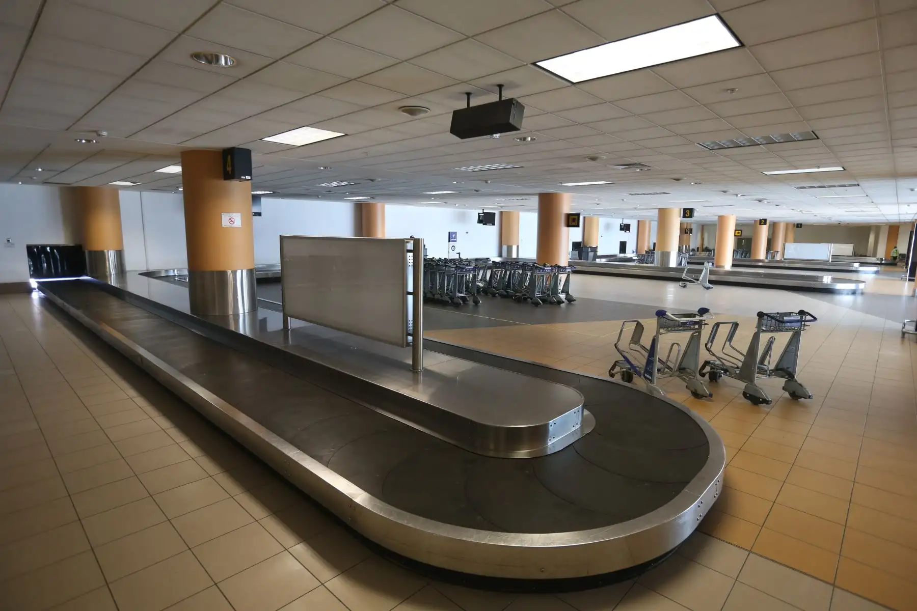 El Aeropuerto Internacional Jorge Chávez luce vacío luego de anunciarse el Estado de Emergencia por el Coronavirus. AFoto: ANDINA/Jhonel Rodríguez Robles