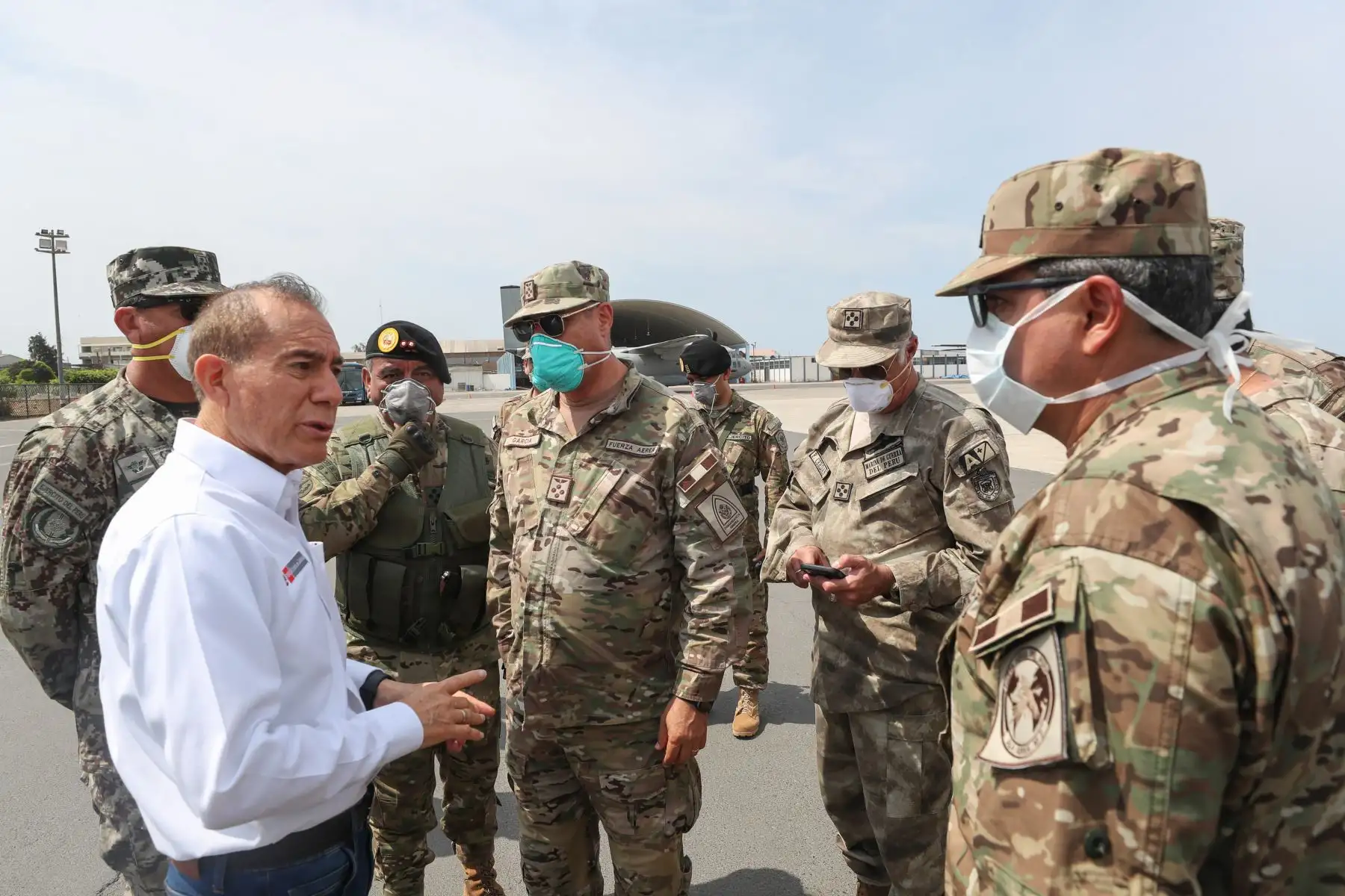 Ministro de Defensa, Walter Martos sobrevoló Lima para verificar el cumplimiento del Estado de Emergencia.  Foto: ANDINA/MINDEF