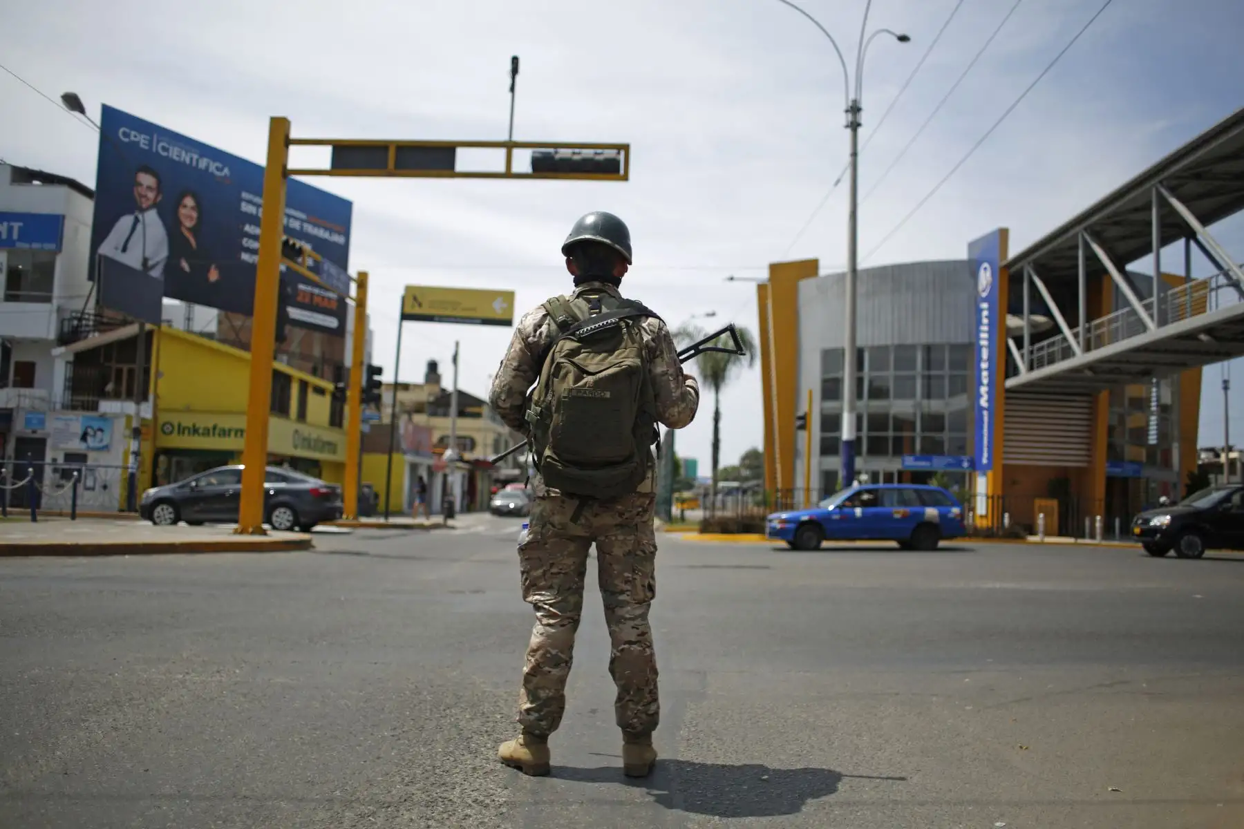 Fuerzas Armadas resguardan alrededores de la Estación Matellini, en Chorrillos. Foto: ANDINA/Renato Pajuelo