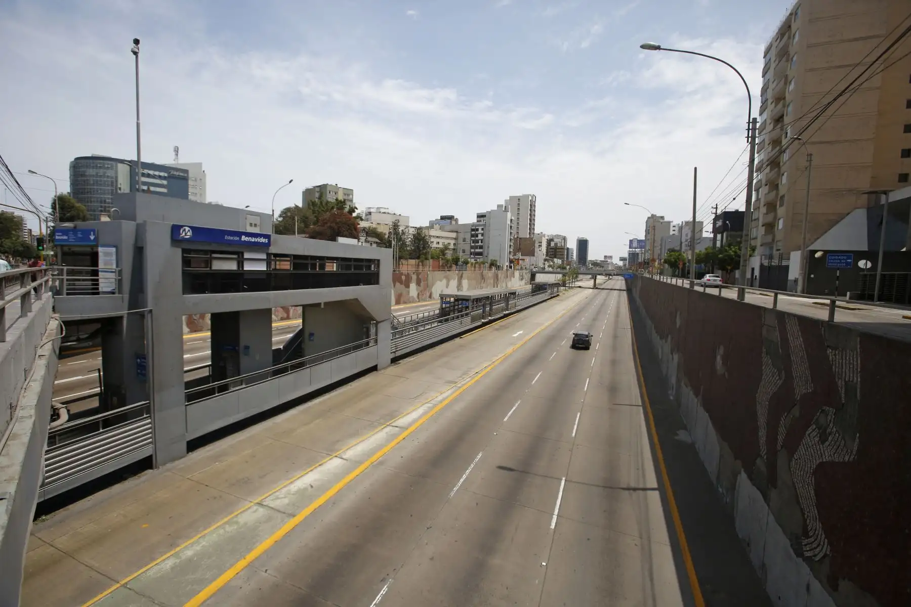 Poca presencia vehicular circula por Vía Expresa a la altura de Miraflores. Foto: ANDINA/Renato Pajuelo