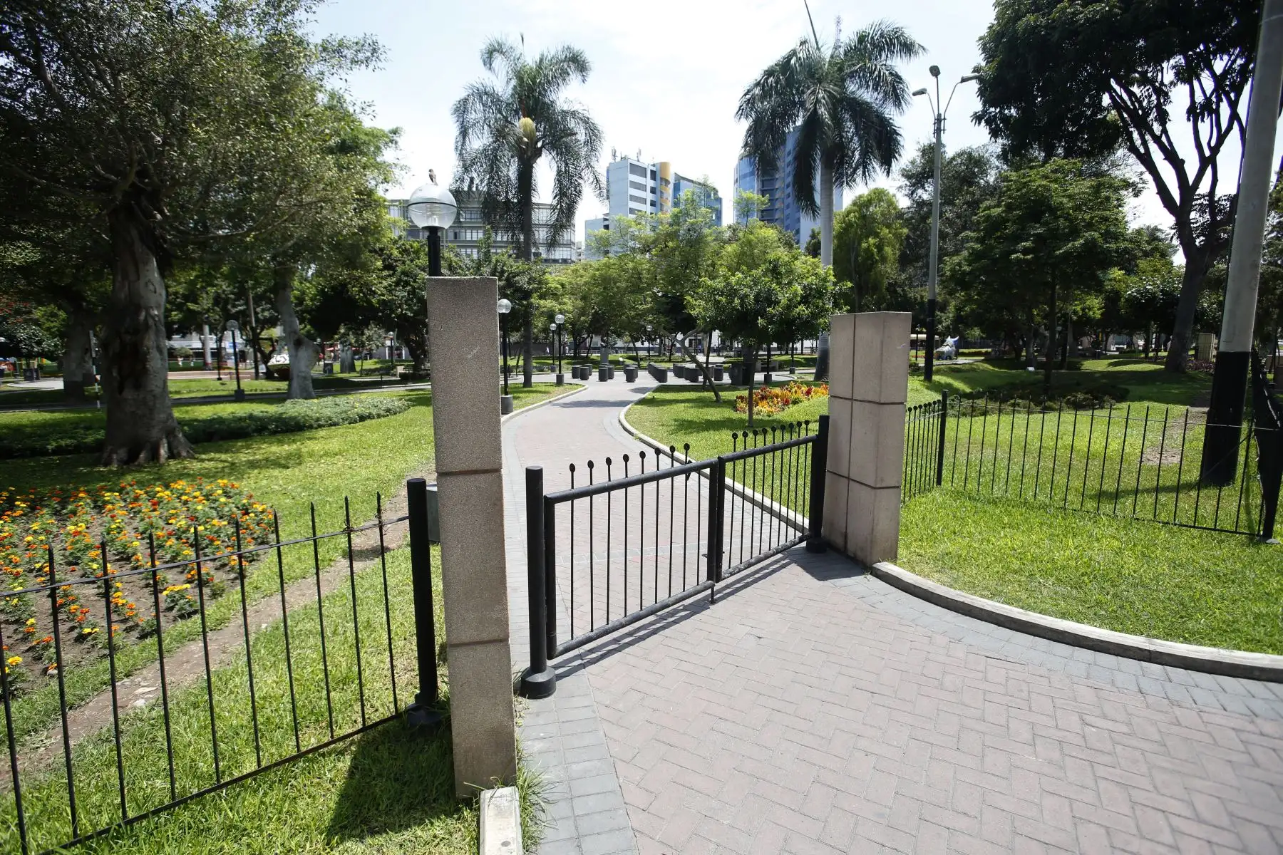 Parque Kennedy en Miraflores permanece cerrado. Foto: ANDINA/Renato Pajuelo