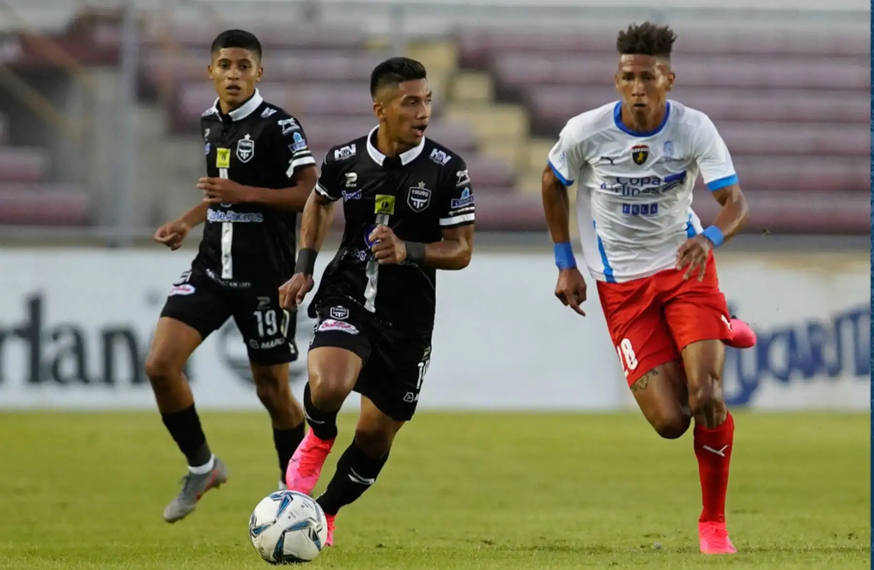 El  Torneo Apertura de fútbol en Panamá fue finalizado para evitar expandir del coronavirus