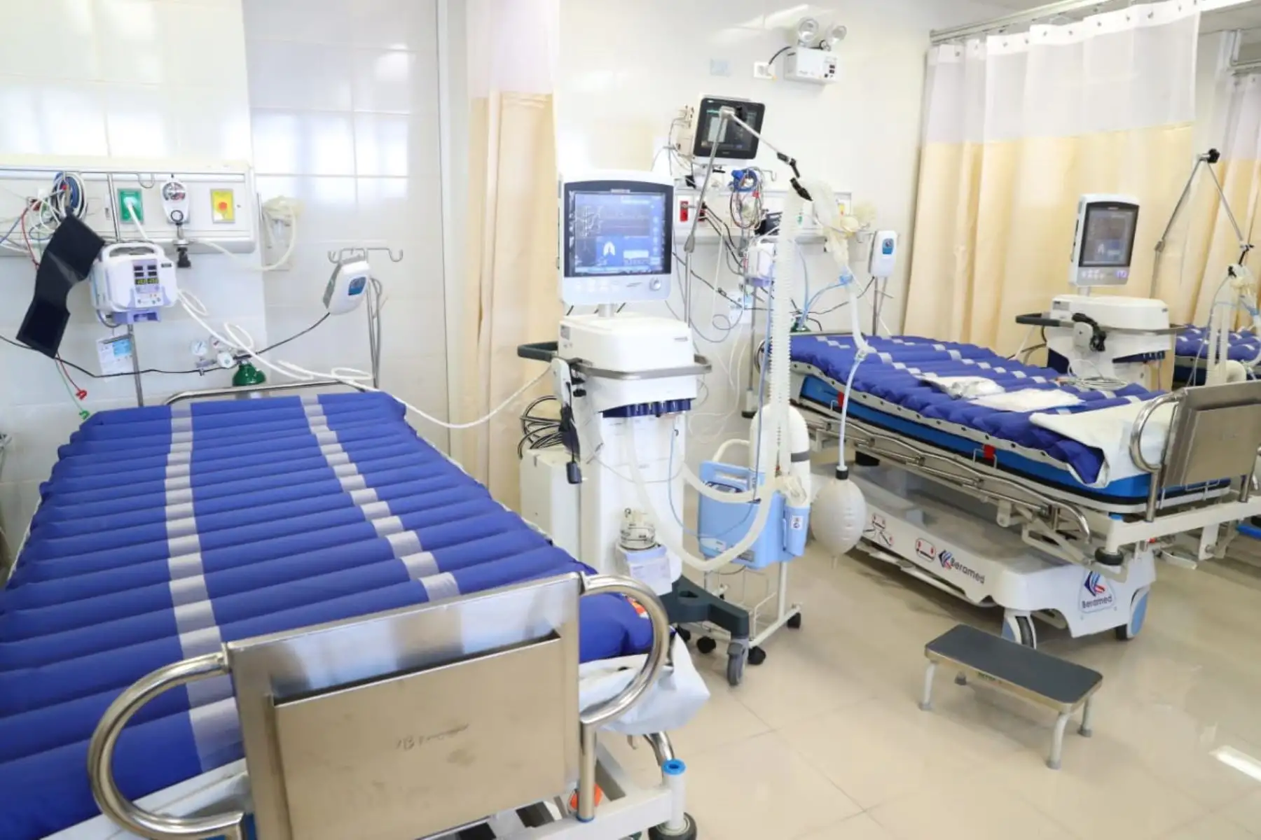 El presidente Martín Vizcarra, realiza una visita inopinada al Centro de contención hospitalaria para coronavirus de Lima Metropolitana. Foto: ANDINA/ Prensa Presidencia