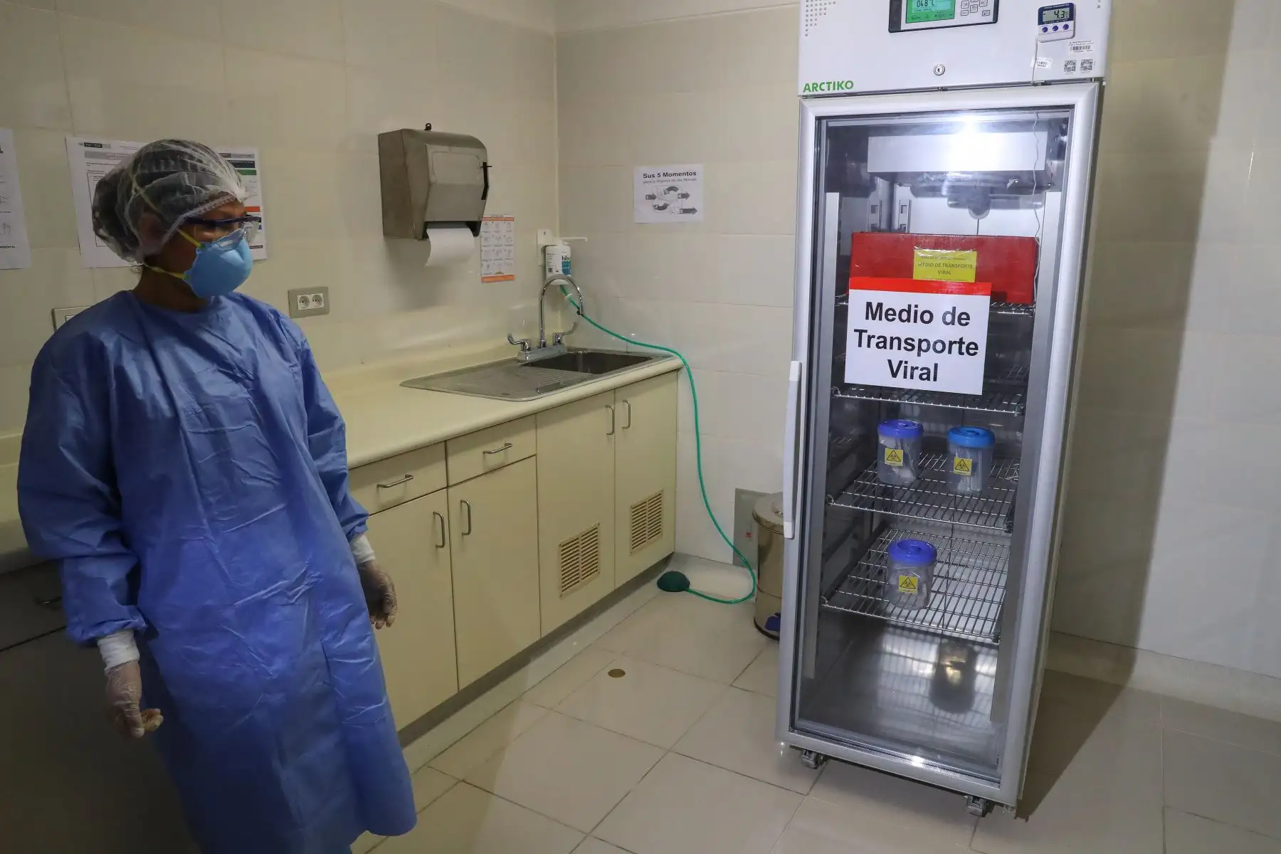 El presidente Martín Vizcarra, realiza una visita inopinada al Centro de contención hospitalaria para Coronavirus de Lima  Metropolitana.
Foto: ANDINA/Prensa Presidencia