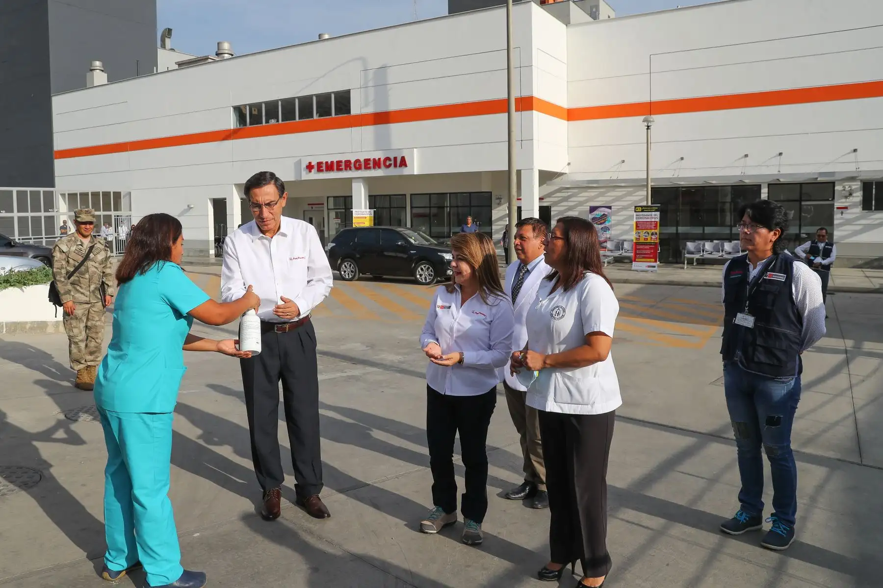 El presidente Martín Vizcarra, realiza una visita inopinada al Centro de contención hospitalaria para Coronavirus de Lima  Metropolitana.
Foto: ANDINA/Prensa Presidencia