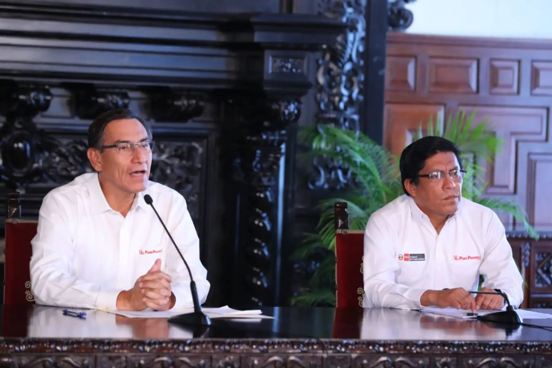 El presidente de la República, Martín Vizcarra, y el jefe del Gabinete Ministerial, Vicente Zeballos, informan las medidas del estado de emergencia nacional. Foto: ANDINA/ Prensa Presidencia