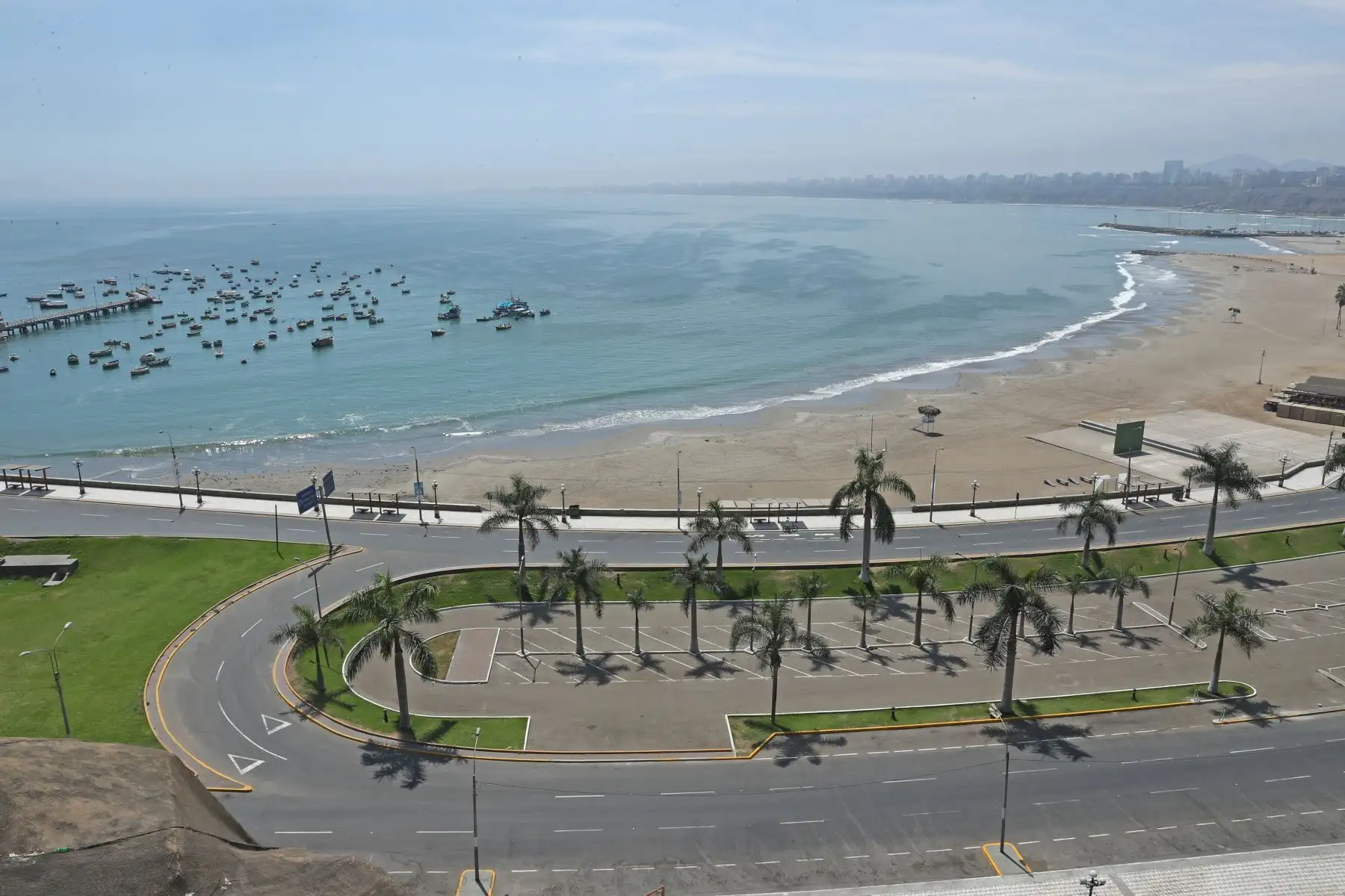Playa Agua Dulce de Chorrillos luce totalmente vacía al cumplirse el tercer día de estado nacional de emergencia tras confirmarse presencia de Coronavirus Covid-19 en Perú. Foto: ANDINA/Melina Mejía