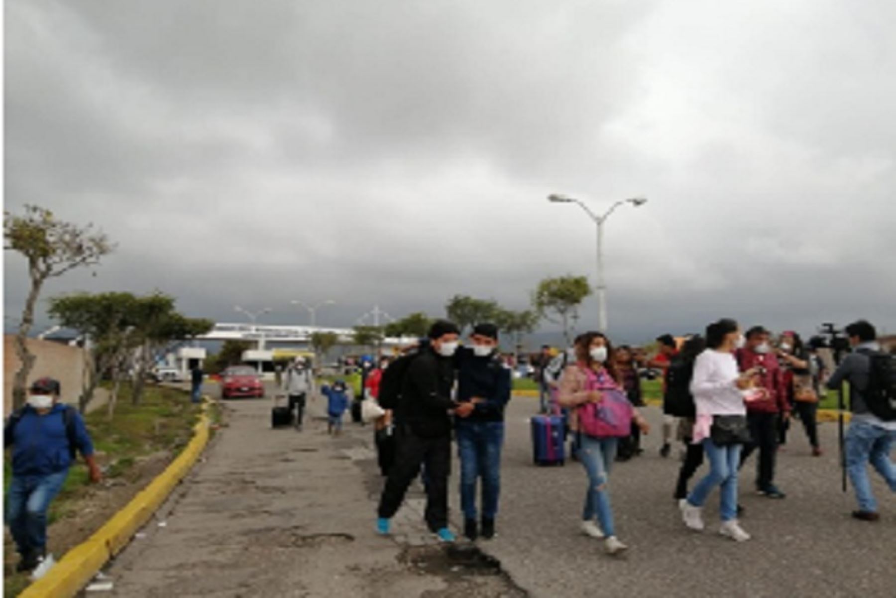 Un avión de la Fuerza Aérea del Perú (FAP) arribó a Arequipa, procedente de Lima, con 114 pasajeros que quedaron varados en el aeropuerto Jorge Chávez.