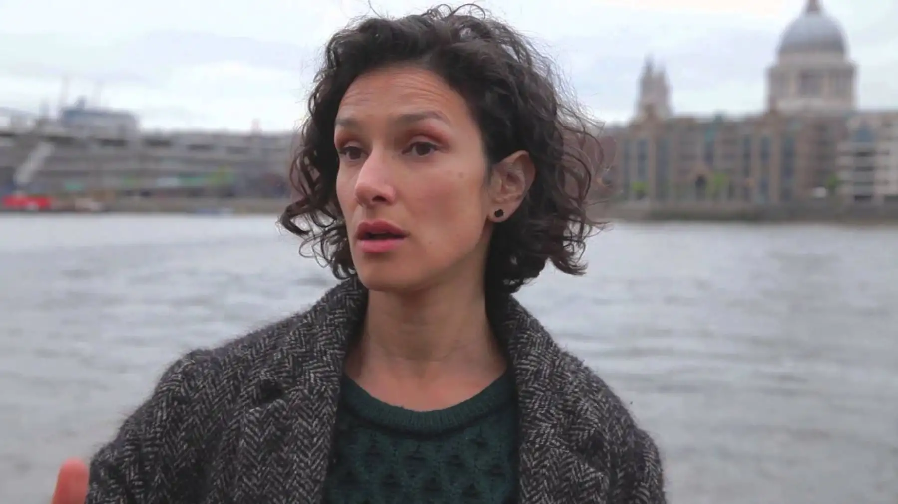 Indira Varma de Game of Thrones dio positivo a coronavirus.