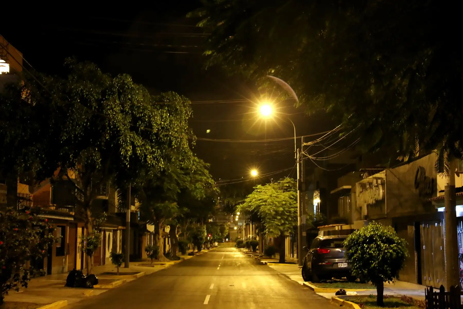 Pobladores de Chorrillos acatan la Inmovilización social obligatoria desde las 20:00 hasta las 05:00 horas. 
Foto: ANDINA/Melina Mejía