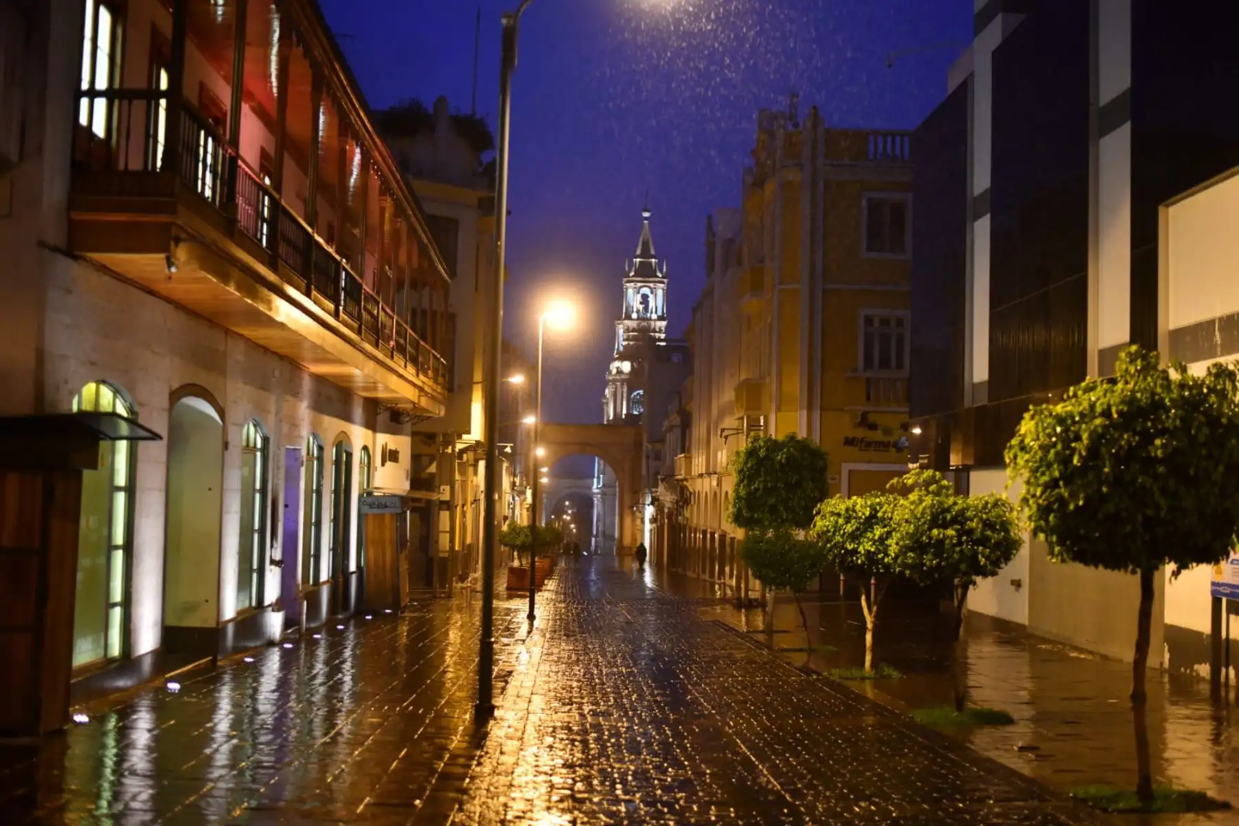 Pobladores de Arequipa acatan la Inmovilización social obligatoria desde las 20:00 hasta las 05:00 horas. 
Foto: Cortesía Frase corta