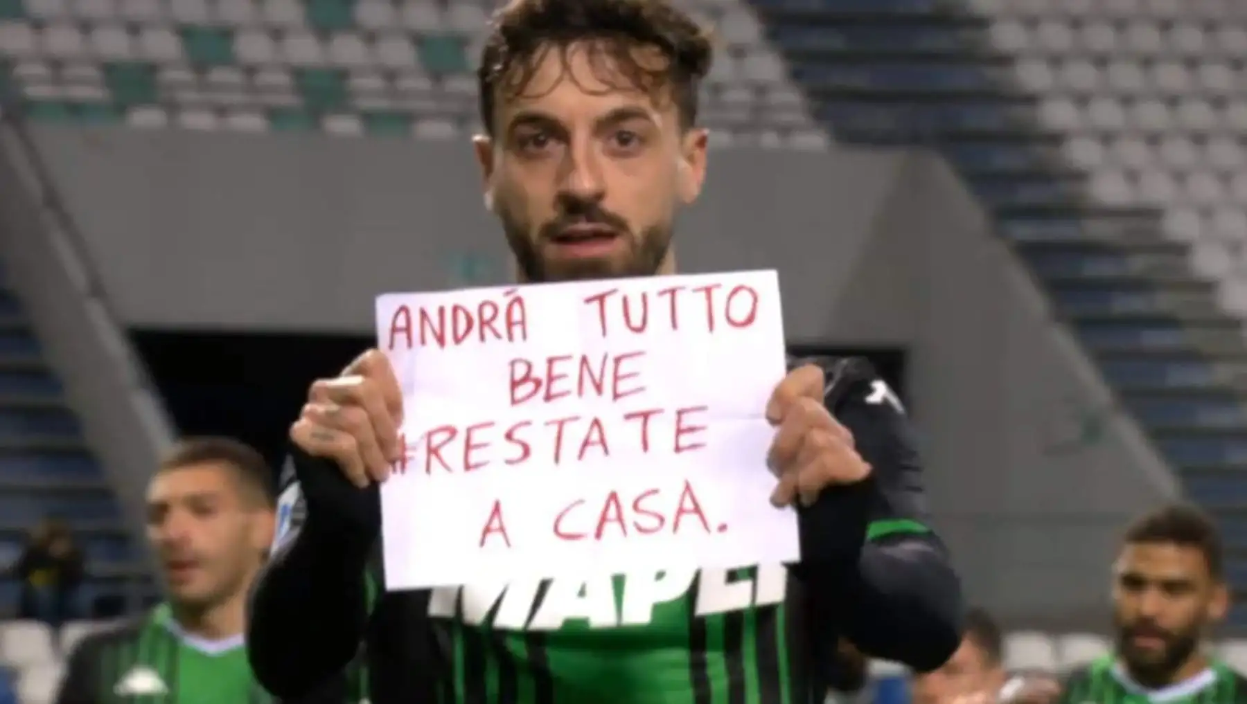 Francesco Caputo fue el primer jugador en pedir a la afición italiana quedarse en casa