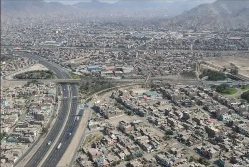 Sobrevuelo por la ciudad muestra reducción de vehículos en la ciudad, en el cuarto día de emergencia nacional.