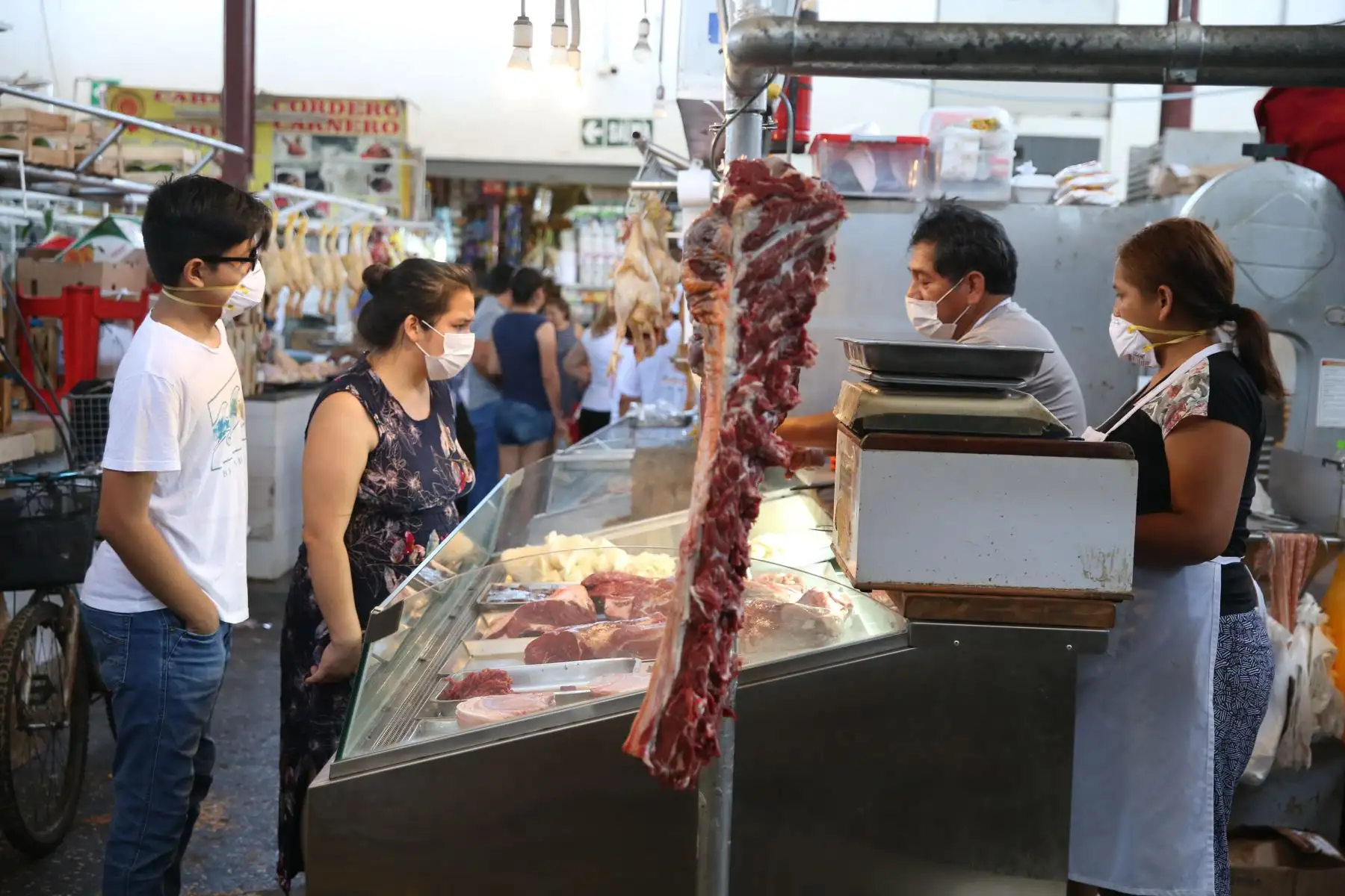 Las boticas, mercados y supermercados funcionan con normalidad y se encuentran abastecidos de productos. Foto: ANDINA/Jhonel Rodríguez Robles