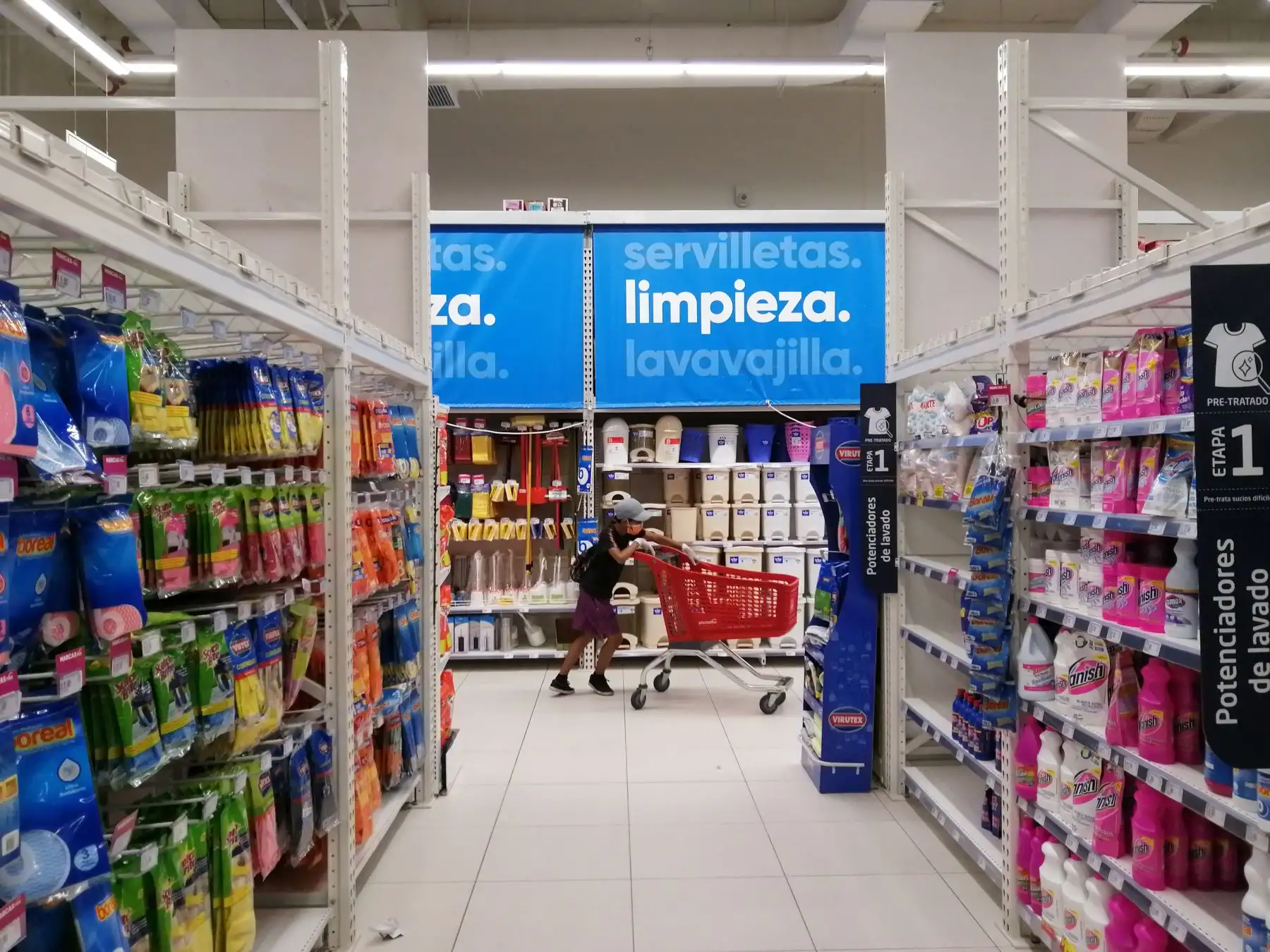 Las boticas, mercados y supermercados funcionan con normalidad y se encuentran abastecidos de productos, durante el Estado de Emergencia para prevenir el coronavirus Covid 19. Foto: ANDINA/Jhonel Rodríguez Robles