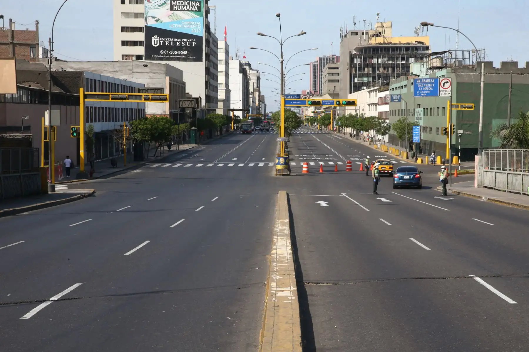 La Av. Abancay, una de las principales de la capital, luce vacía durante el cuarto dia de Estado de Emergencia. Foto: ANDINA/Vidal Tarqui
