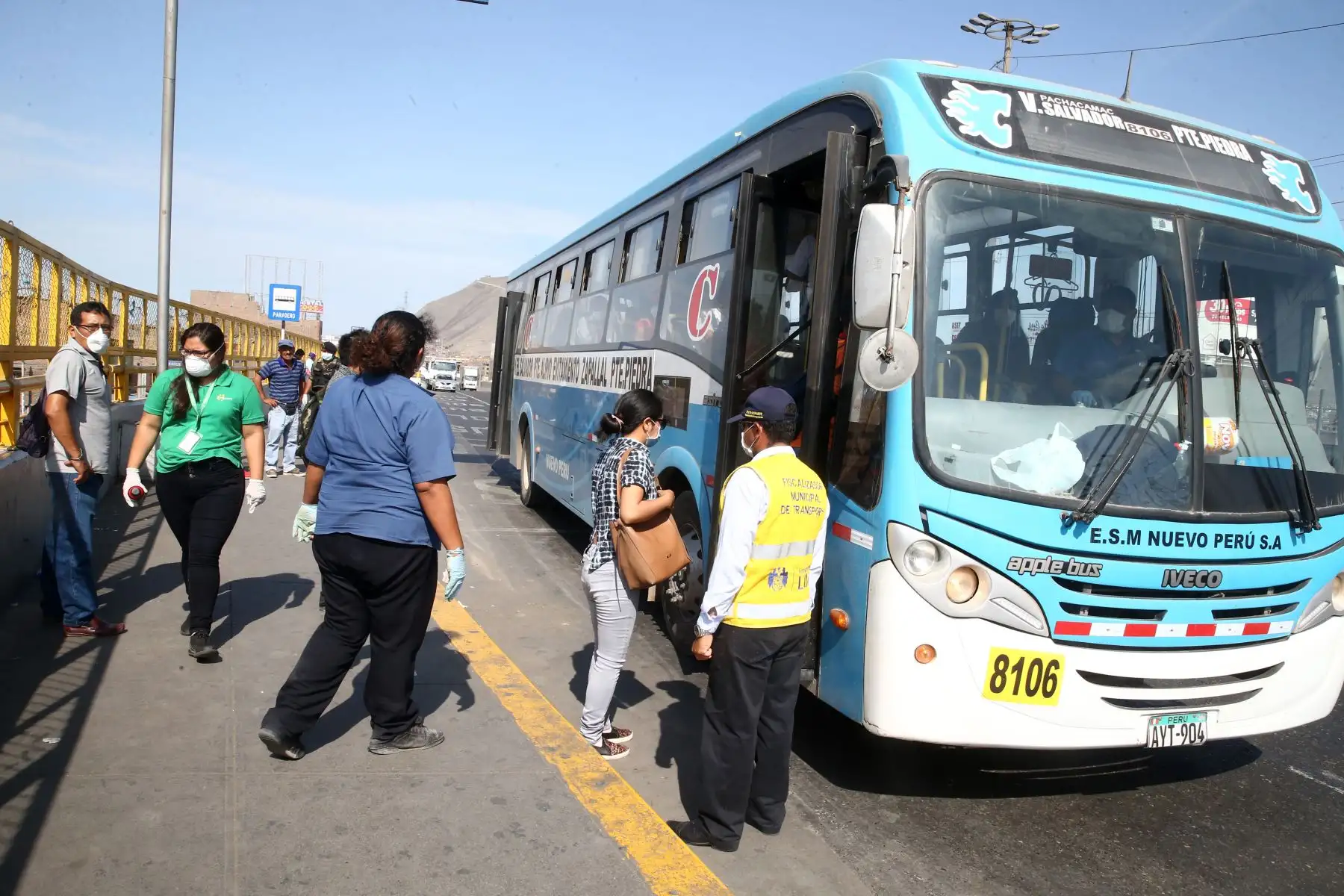 Los buses son fiscalizados en Puente Nuevo, en la Vía Evitamiento. Foto: ANDINA/Vidal Tarqui