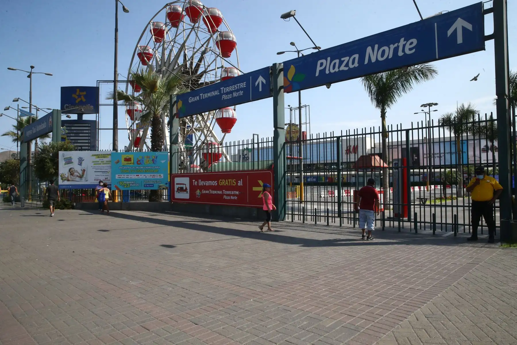 Plaza Norte cerró sus puertas por el Estado de Emergencia decretado por el Gobierno. Foto: ANDINA/Vidal Tarqui