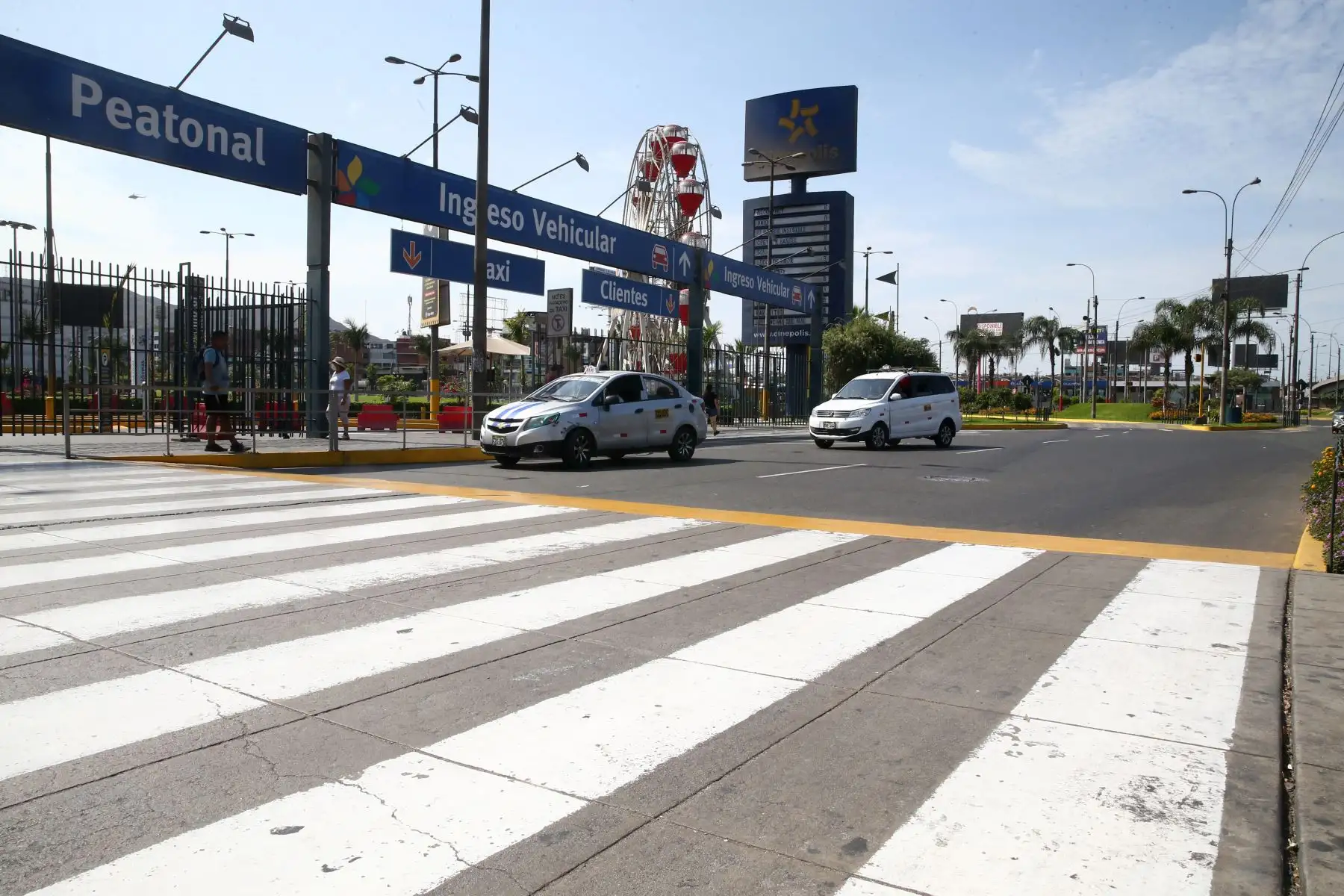 Plaza Norte cerró sus puertas por el Estado de Emergencia decretado por el Gobierno. Foto: ANDINA/Vidal Tarqui