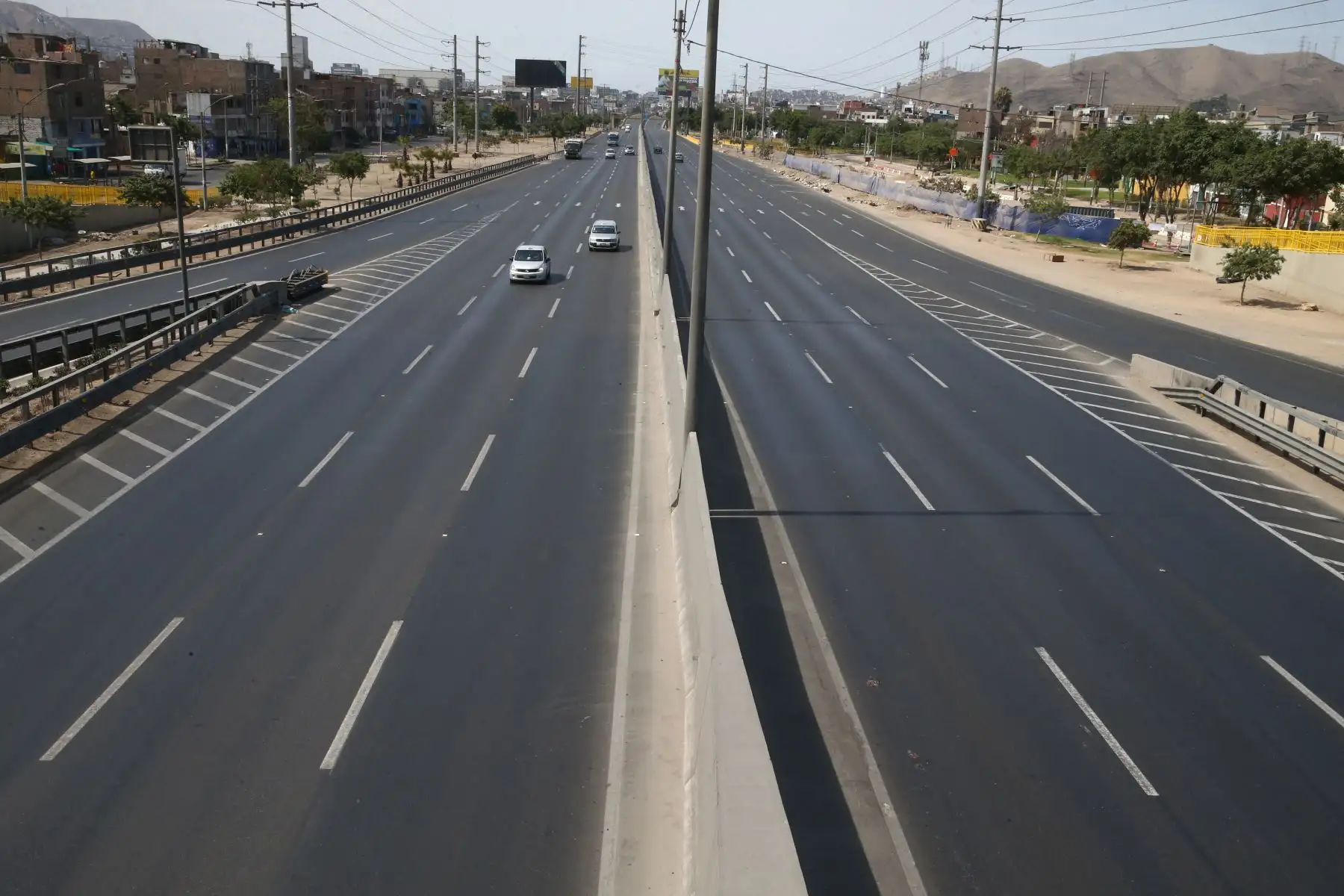 La Panamericana Norte, que usualmente presenta tránsito denso, luce vacía por el Estado de Emergencia. Foto: ANDINA/Vidal Tarqui
