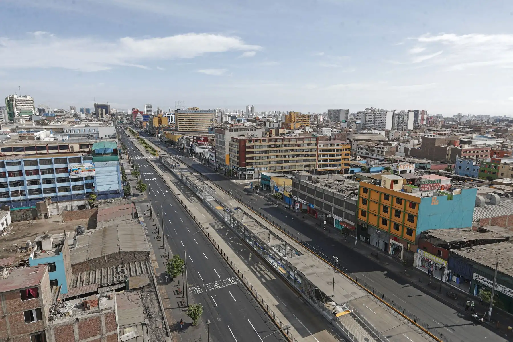 Así luce la Av. Alfonso Ugarte a las 15:00 horas de hoy. Foto: ANDINA/Renato Pajuelo