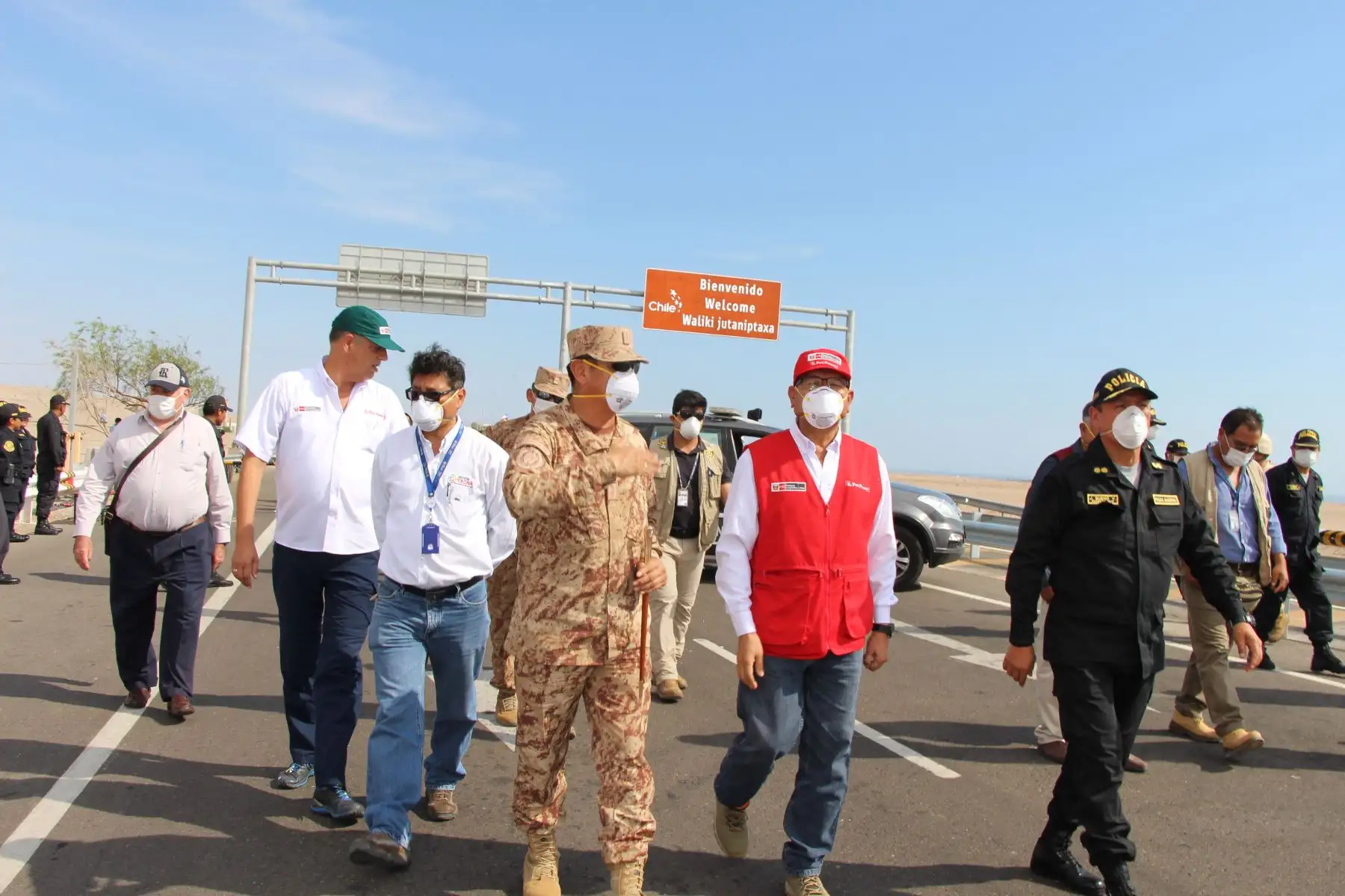 Ministro de Agricultura y Riego, Jorge Montenegro, llega a Tacna y anuncia el cierre de la frontera del sur en un ciento por ciento, a fin de impedir la diseminación de la pandemia coronavirus (covid-19).
Foto: Minagri