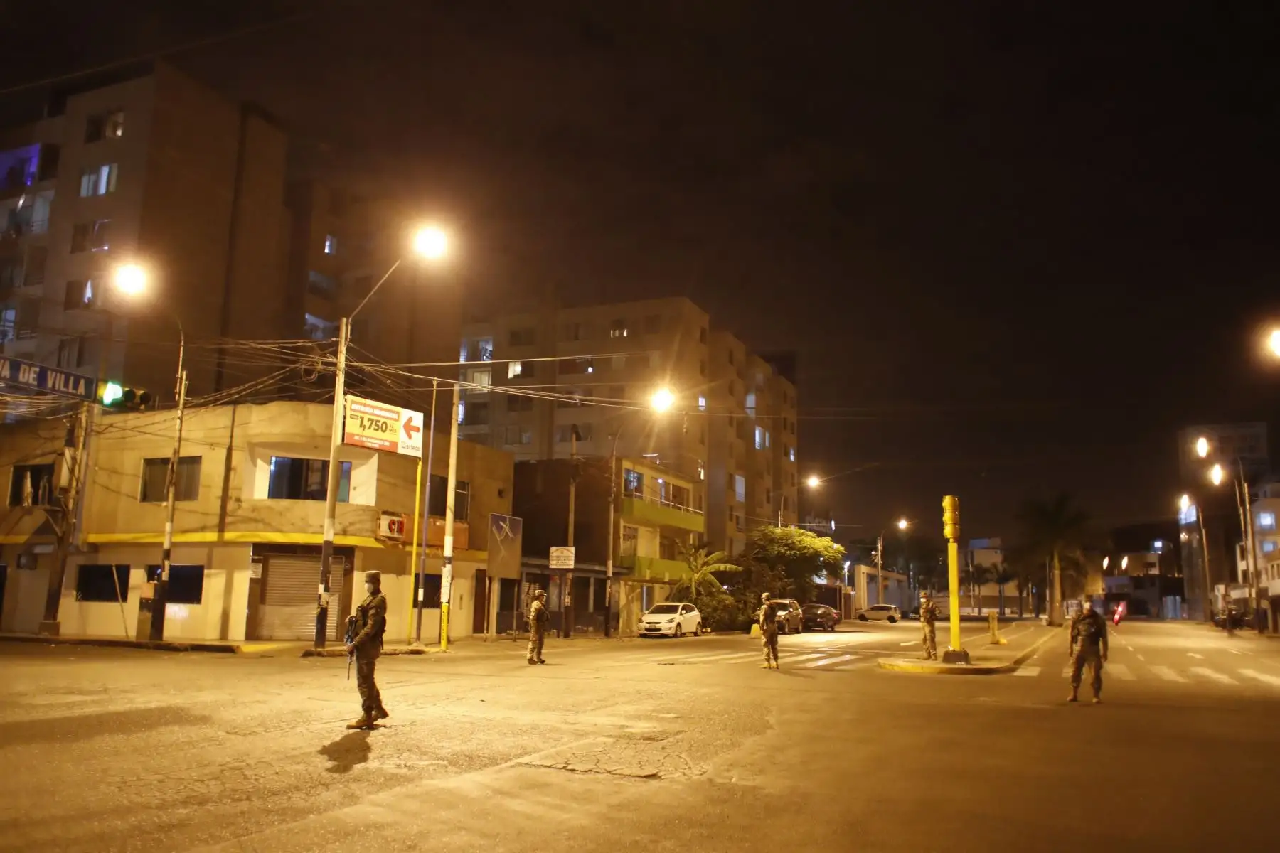 Pobladores de Chorrillos acatan la Inmovilización social obligatoria desde las 20:00 hasta las 05:00 horas. Foto: ANDINA/Renato Pajuelo
