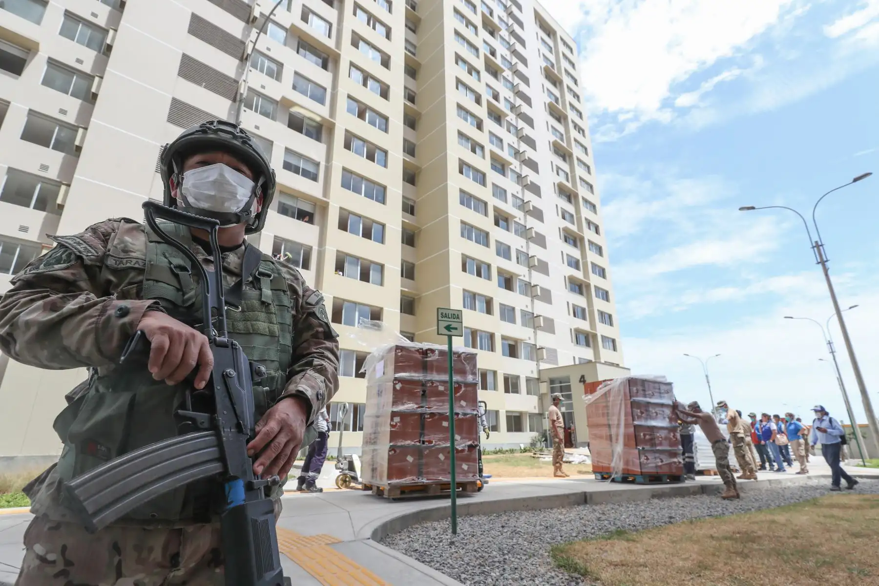 FF.AA apoyan en implementación de  Villa Panamericana para pacientes de Covid -19.
Foto:Mindef
