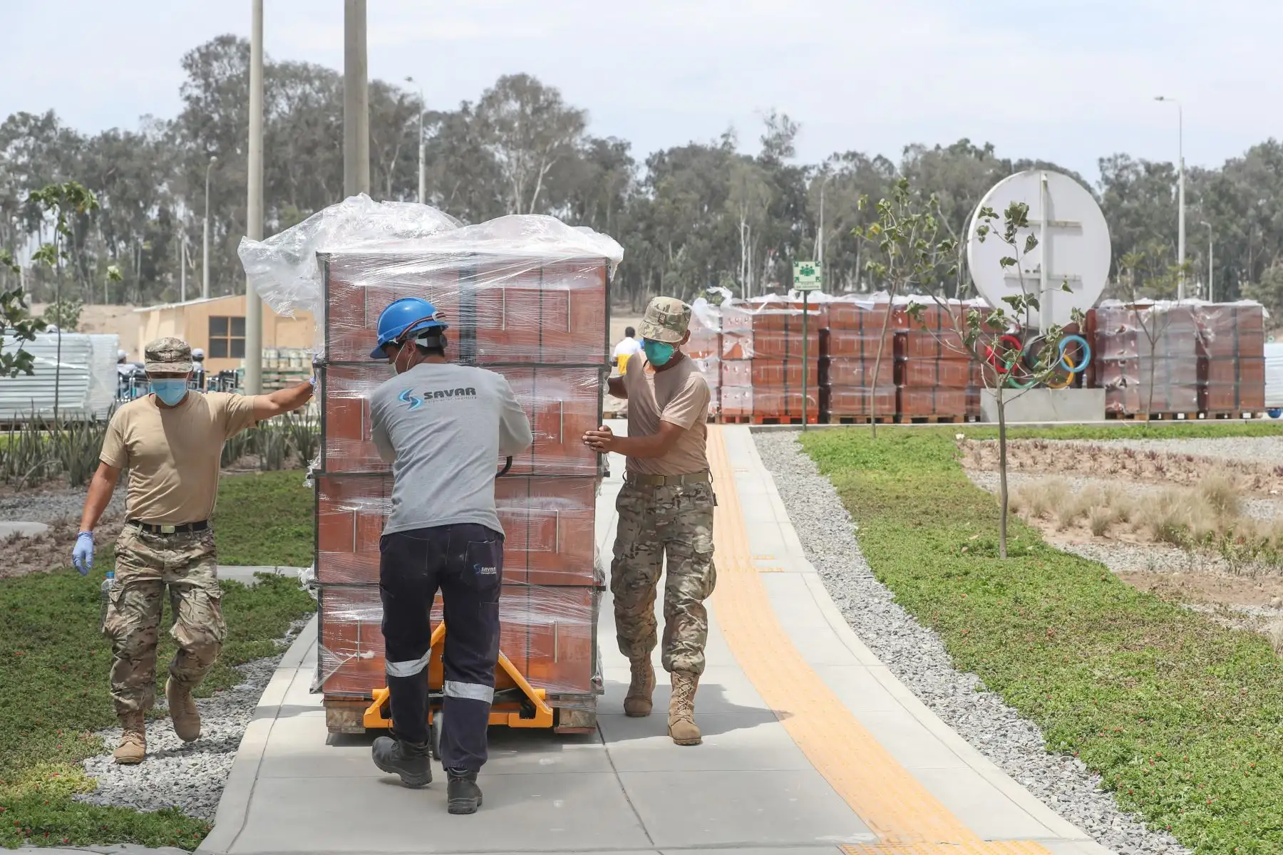 FF.AA apoyan en implementación de  Villa Panamericana para pacientes de Covid -19.
Foto:Mindef