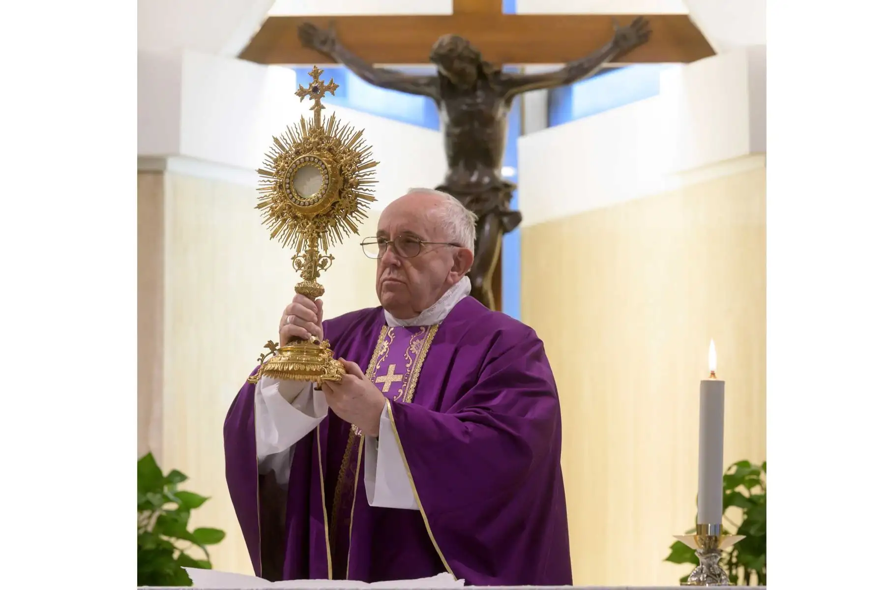 Papa Francisco celebra una santa misa en la iglesia de Santa Marta, Ciudad del Vaticano.
Foto: EFE