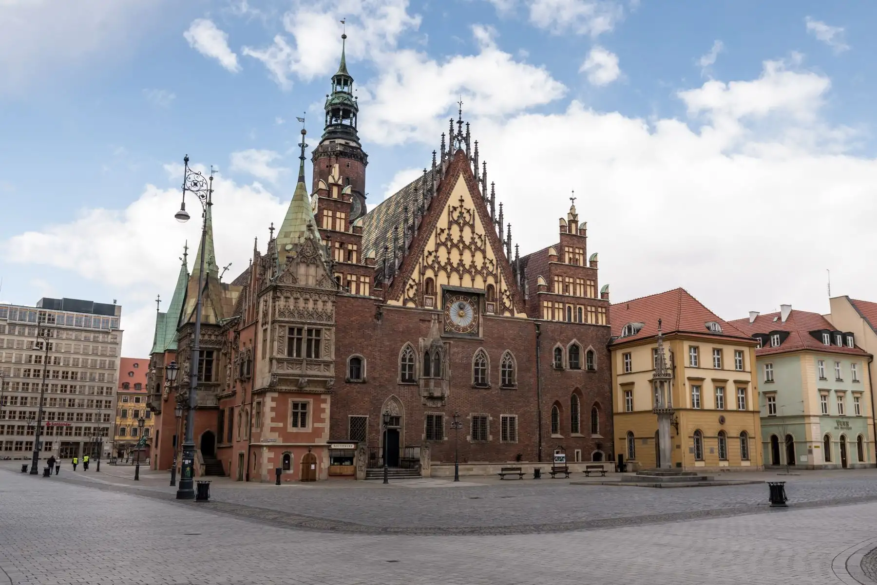 Una vista de la Plaza de la Ciudad Vieja vacía en Wroclaw, Polonia occidental. El número de casos confirmados de coronavirus en Polonia ha aumentado a 563, dijo el Ministerio de Salud de Polonia.
Foto: EFE