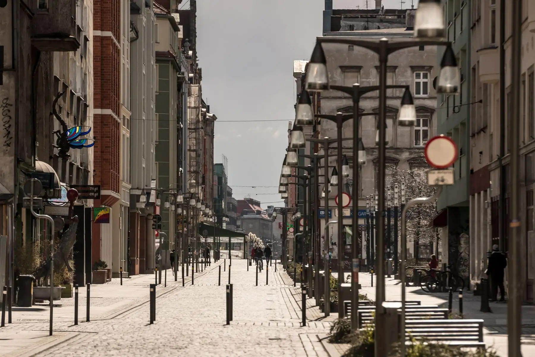 Una vista de una calle vacía en el centro de Wroclaw, oeste de Polonia. El número de casos confirmados de coronavirus en Polonia ha aumentado a 563, dijo el Ministerio de Salud de Polonia.
Foto: EFE