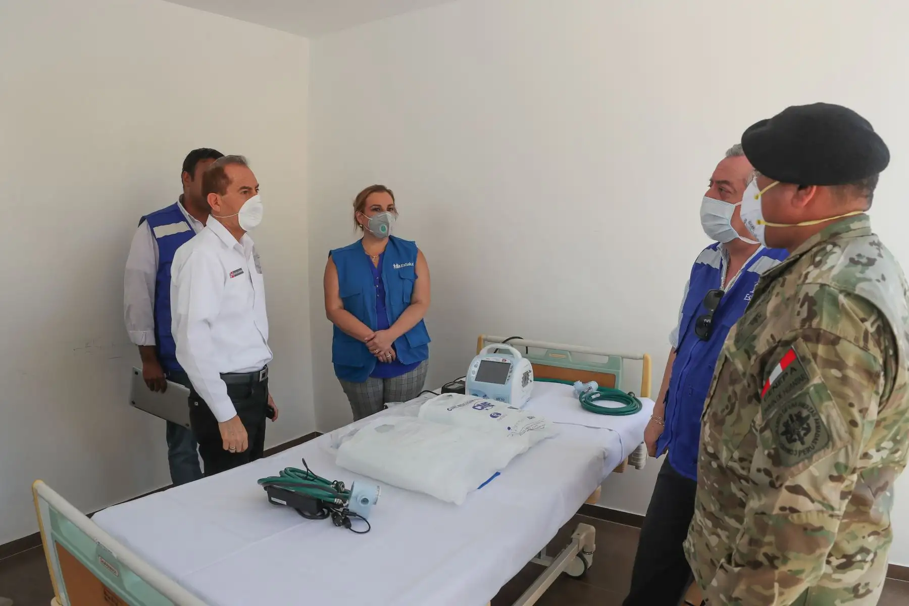 Ministro de Defensa, Walter Martos supervisa trabajo de las FF.AA en la Villa Panamericana donde antenderán pacientes infectados por el coronavirus.
Foto: Mindef