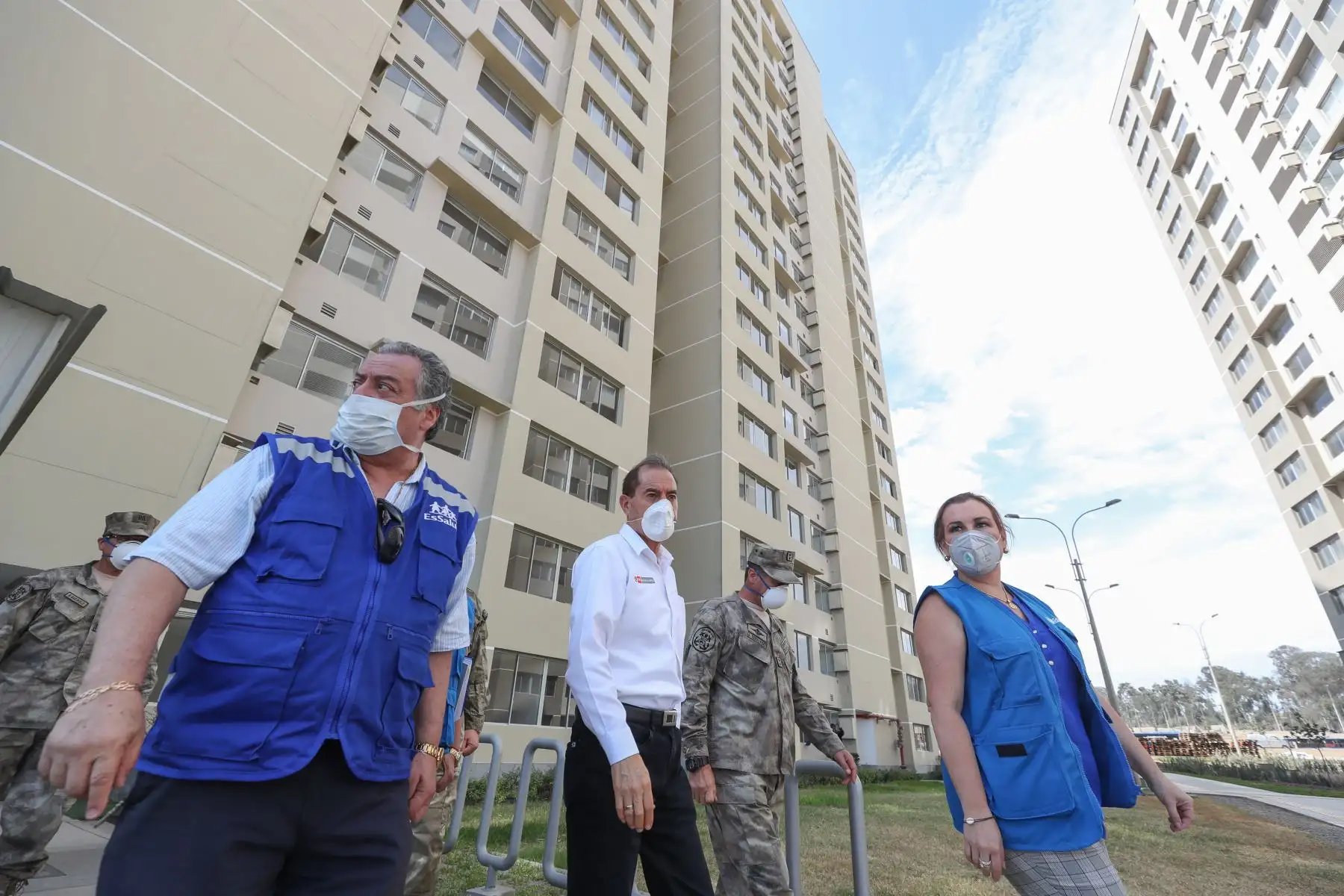 Ministro de Defensa, Walter Martos supervisa trabajo de las FF.AA en la Villa Panamericana donde antenderán pacientes infectados por el coronavirus.
Foto: Mindef